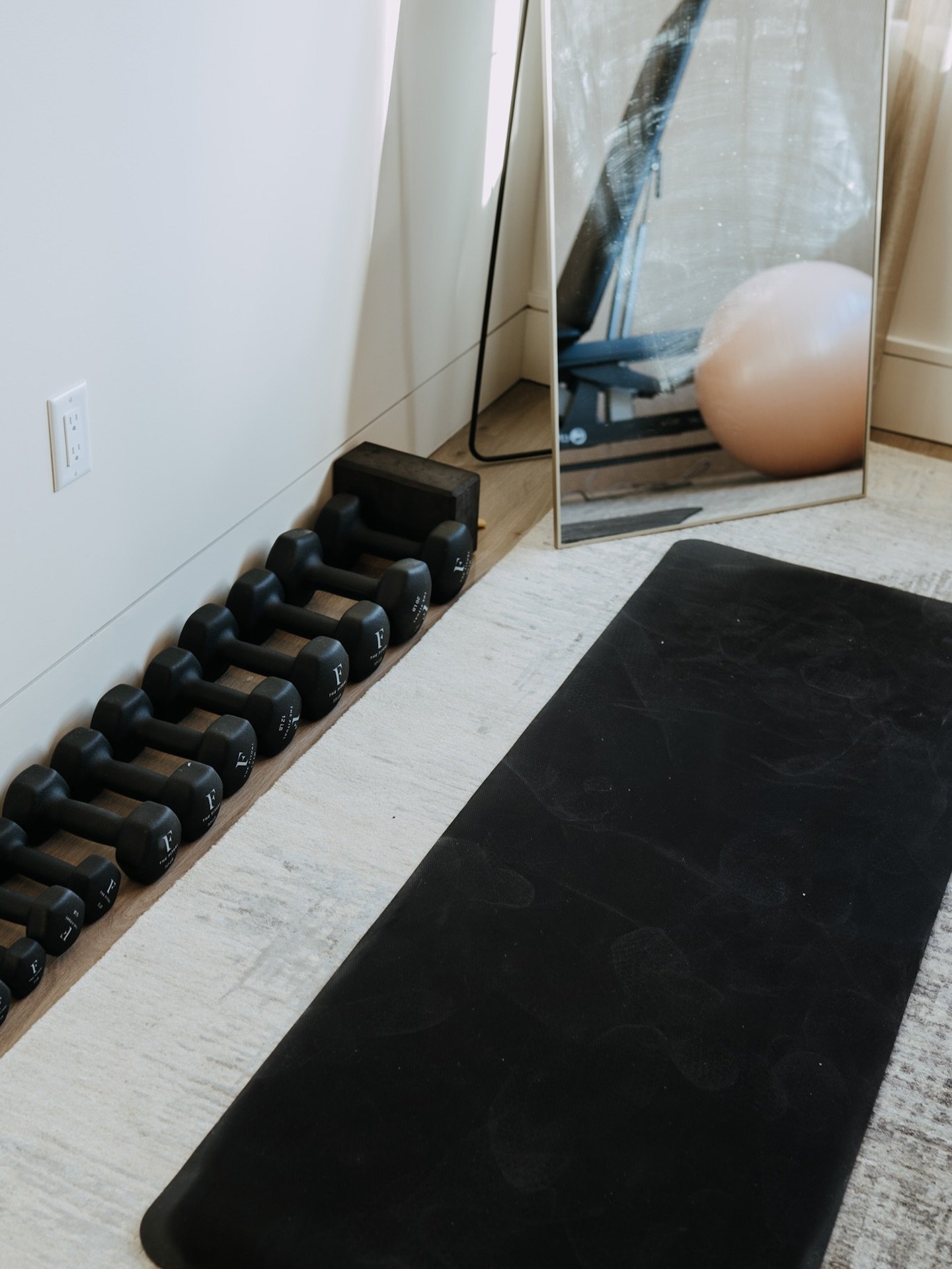 What is Athletic Therapy?

As an athletic therapist I am here to help you recover from any bone, muscle or joint injuries you may be experiencing. I see a wide variety of clients from nagging shoulder pain to hip replacement rehab. We can work togeth