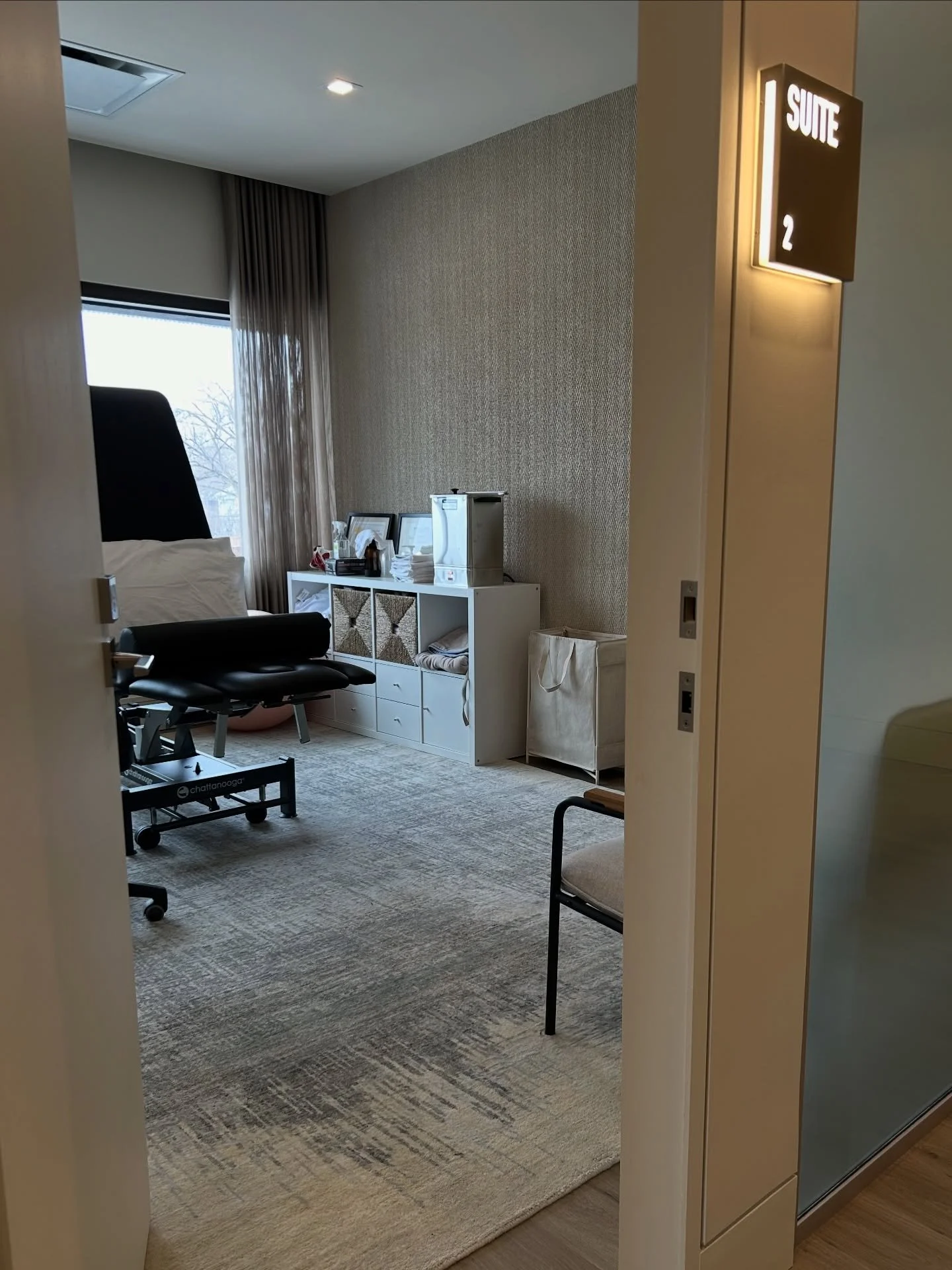 Open Door Policy ✨ 

If my door is open, feel free to pop in! I love meeting new people so will often leave my door open between clients incase anyone wants to say hi or ask a quick question. 

I also know it can be easier to schedule appointments in