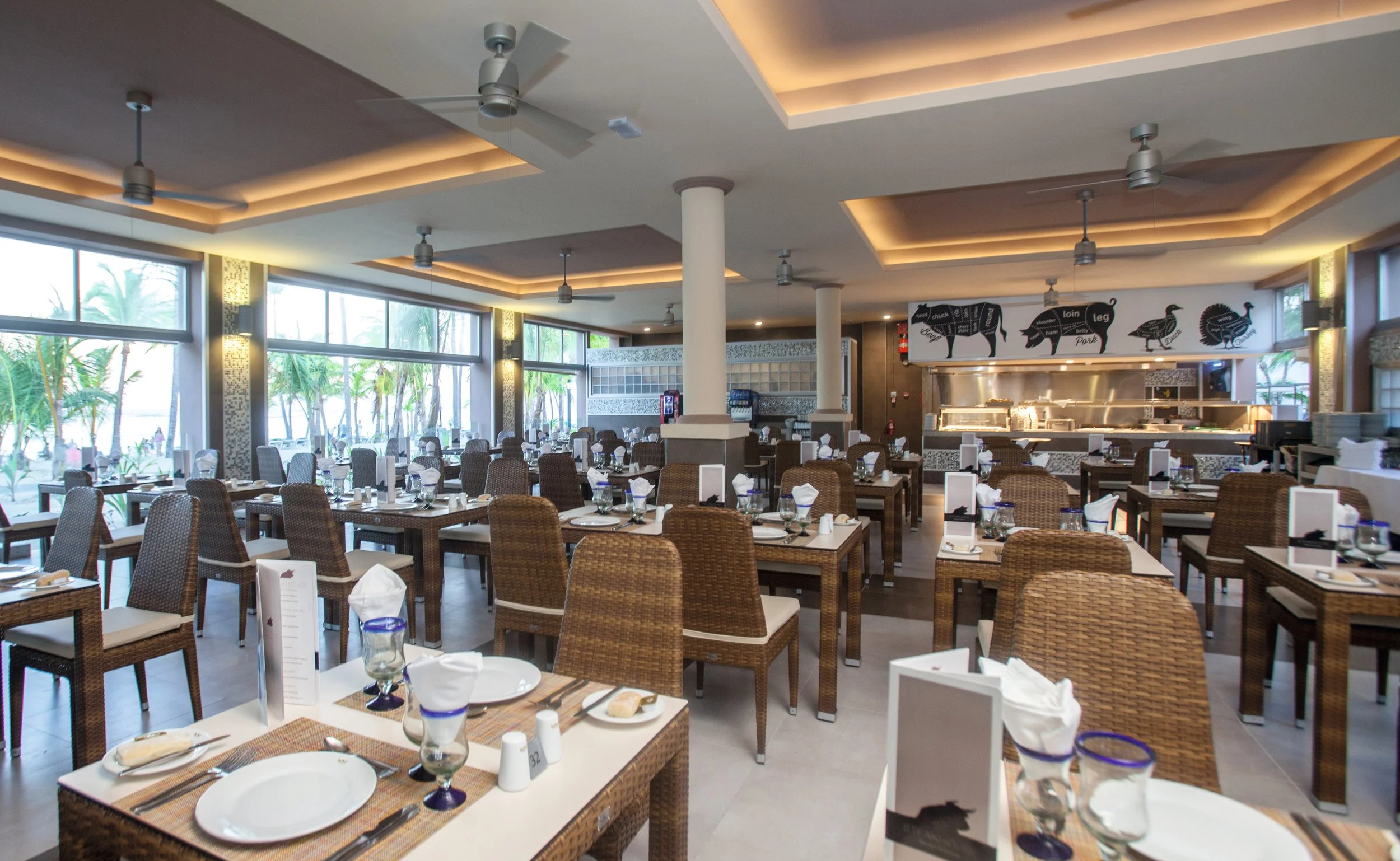 BAM_17_187 - Steakhouse Restaurant.jpg
