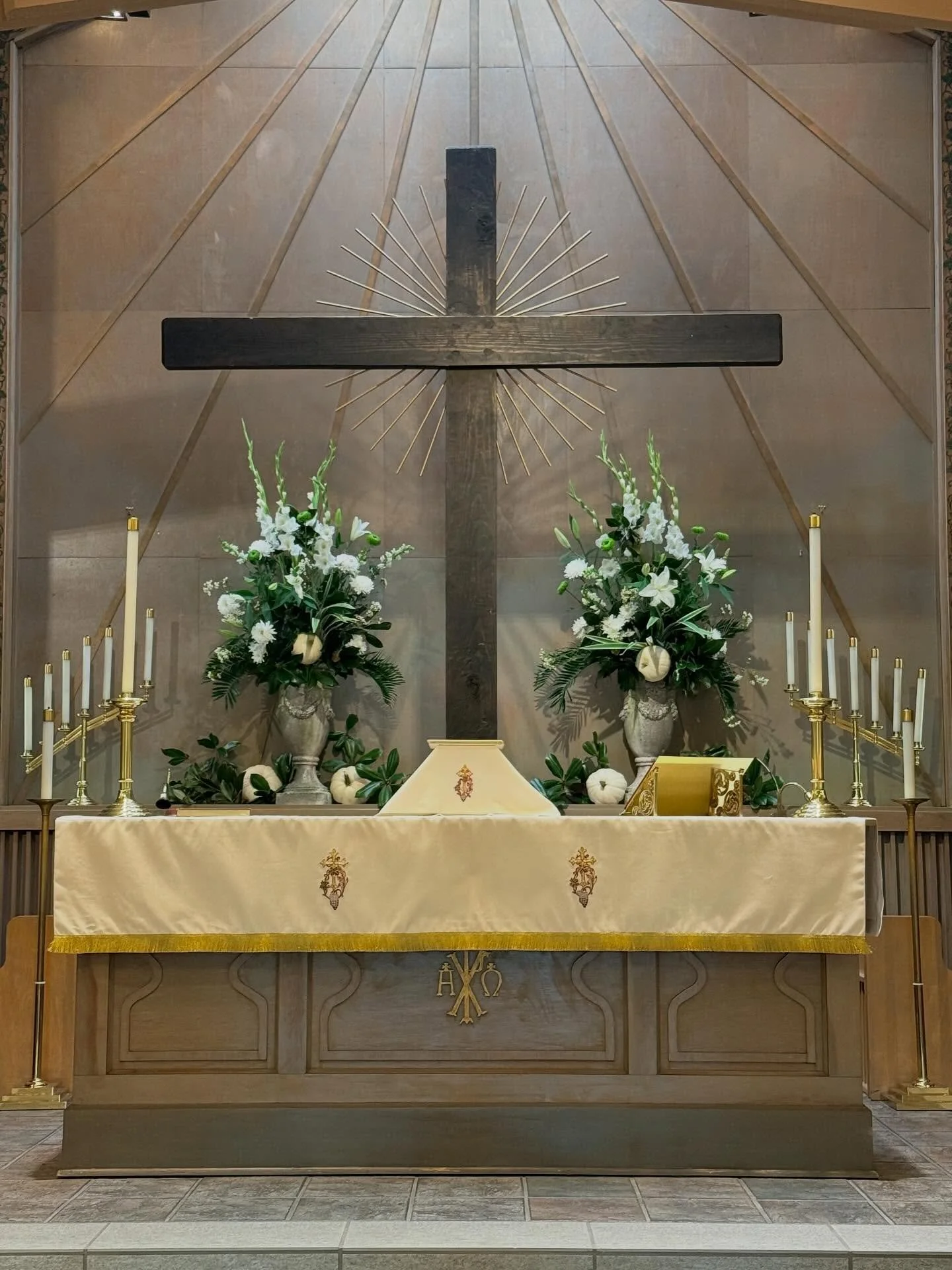 The flower guild outdid themselves for All Saint&rsquo;s Sunday!  What a beautiful service!