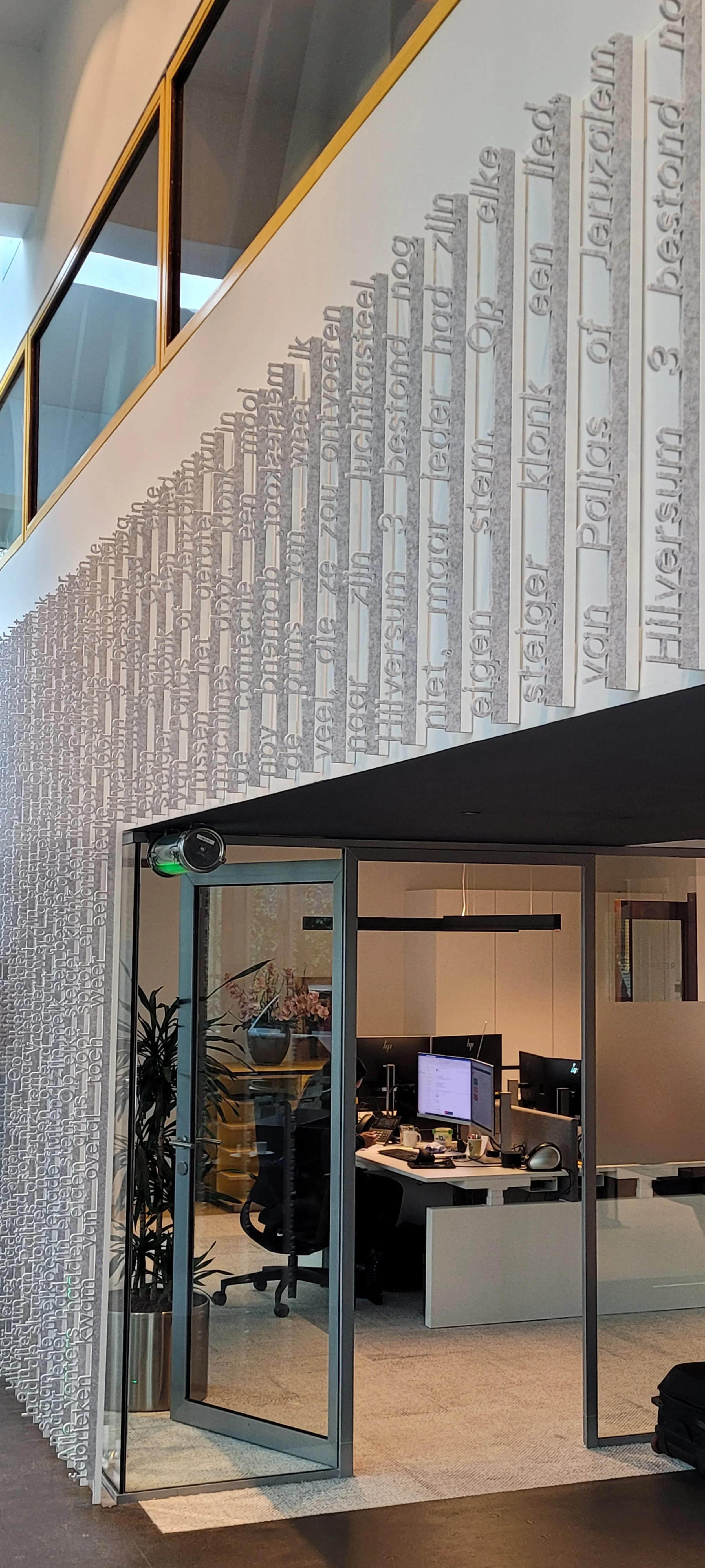 Hilversum 3 songtekst in commissariaat van de media