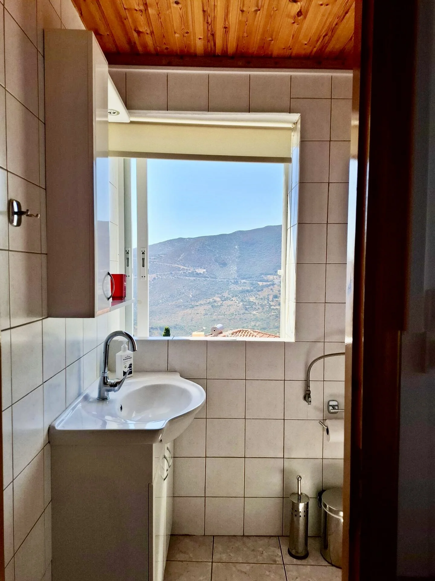 Bathroom with washing machine