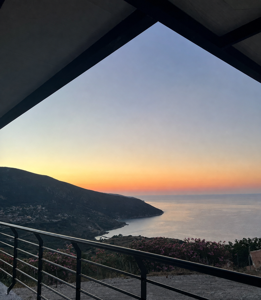 θέα ηλιοβασίλεμα villa.png