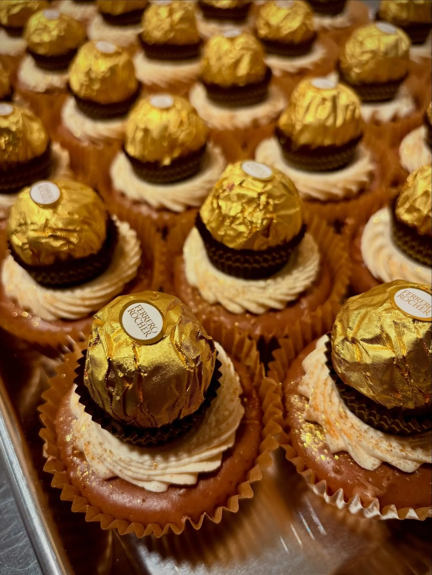 Are you ready to ring in 2026 with a little bit of sparkle and a whole lot of decadence? 🥂 We&rsquo;re whisking up a limited-edition New Year&rsquo;s Eve Special at Delectable Delights Baking: the Ferrero Rocher Hazelnut Cheesecake!&nbsp; 

This isn