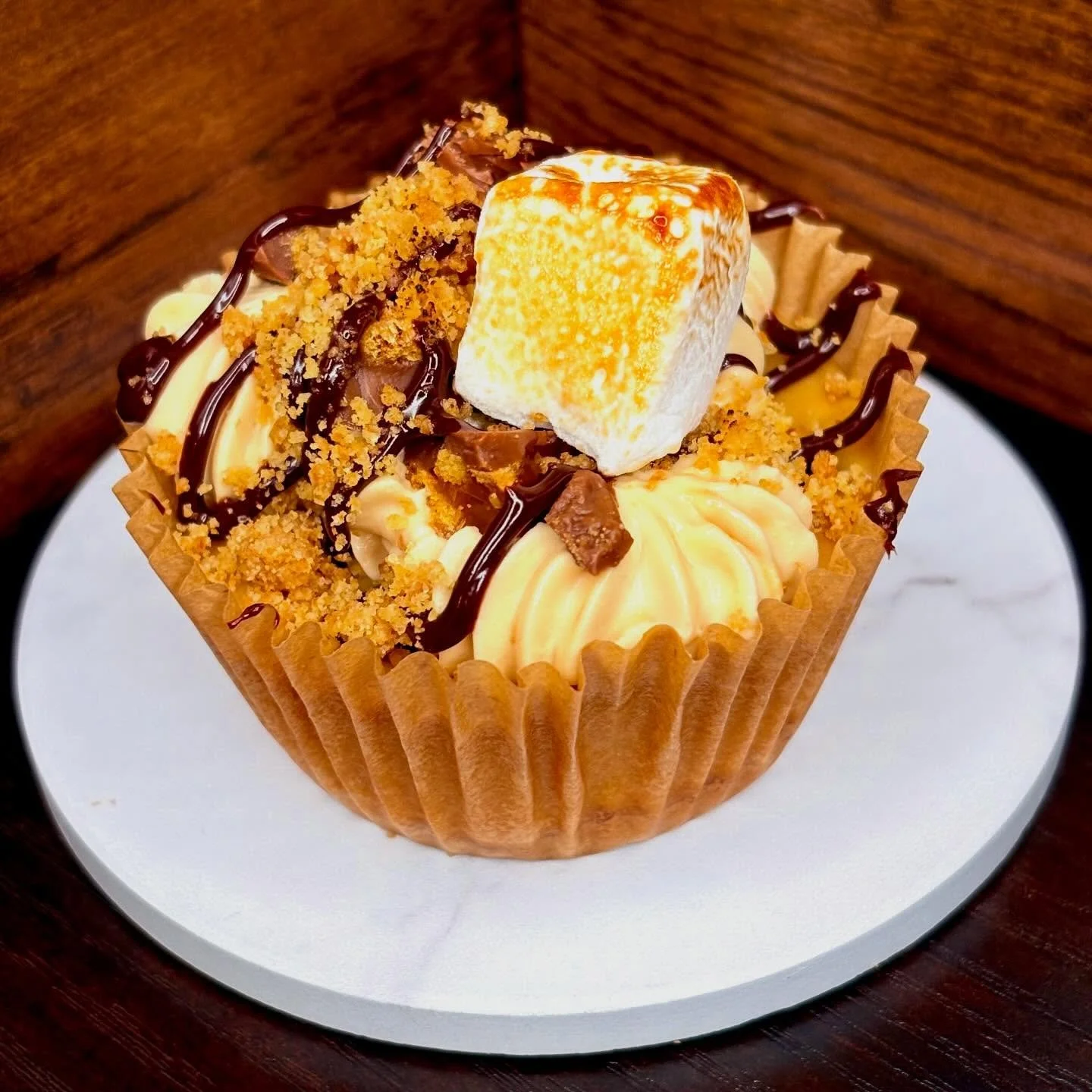 Stay warm and cozy out there, fellow bakers! ❄️ While the snow is piling up outside our windows, we are already dreaming of sun-drenched afternoons and the sweet smell of a summer bonfire.
Winter has had its fun, but we are officially ready to trade 