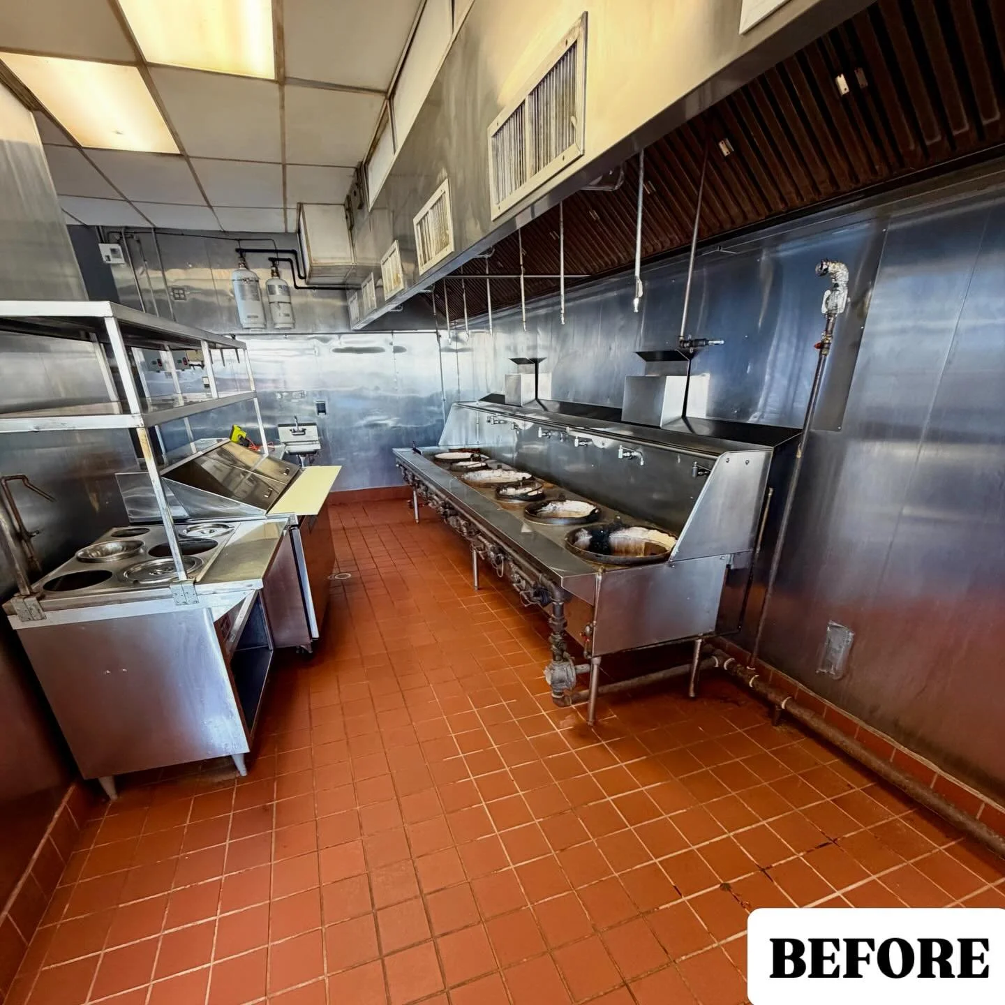 If you thought the front was a big transformation just take a look at how transforming a 🥡Chinese takeout 🥠kitchen into the starting resemblance of a bakery looks! Lots of long hours, days and even weeks spent cleaning, ripping out old equipment (l