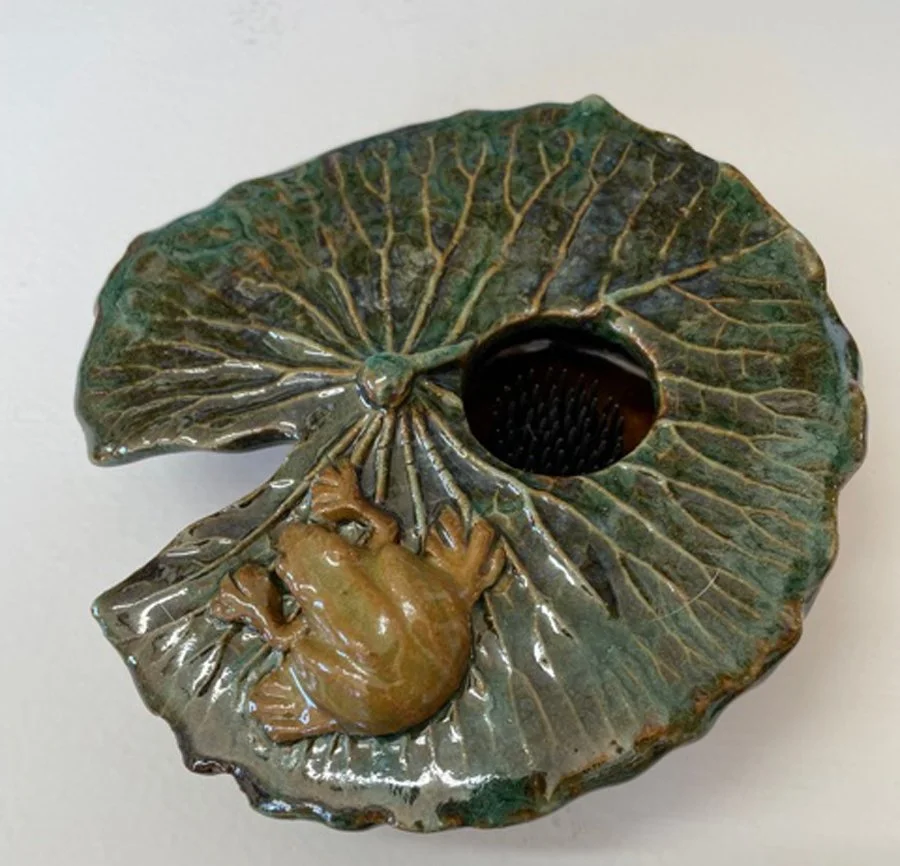 Single Leaf Lily Pad Vase with Frog