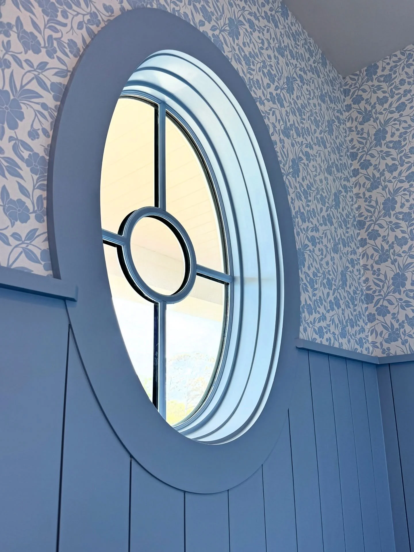 Round windows will always be TIMELESS!