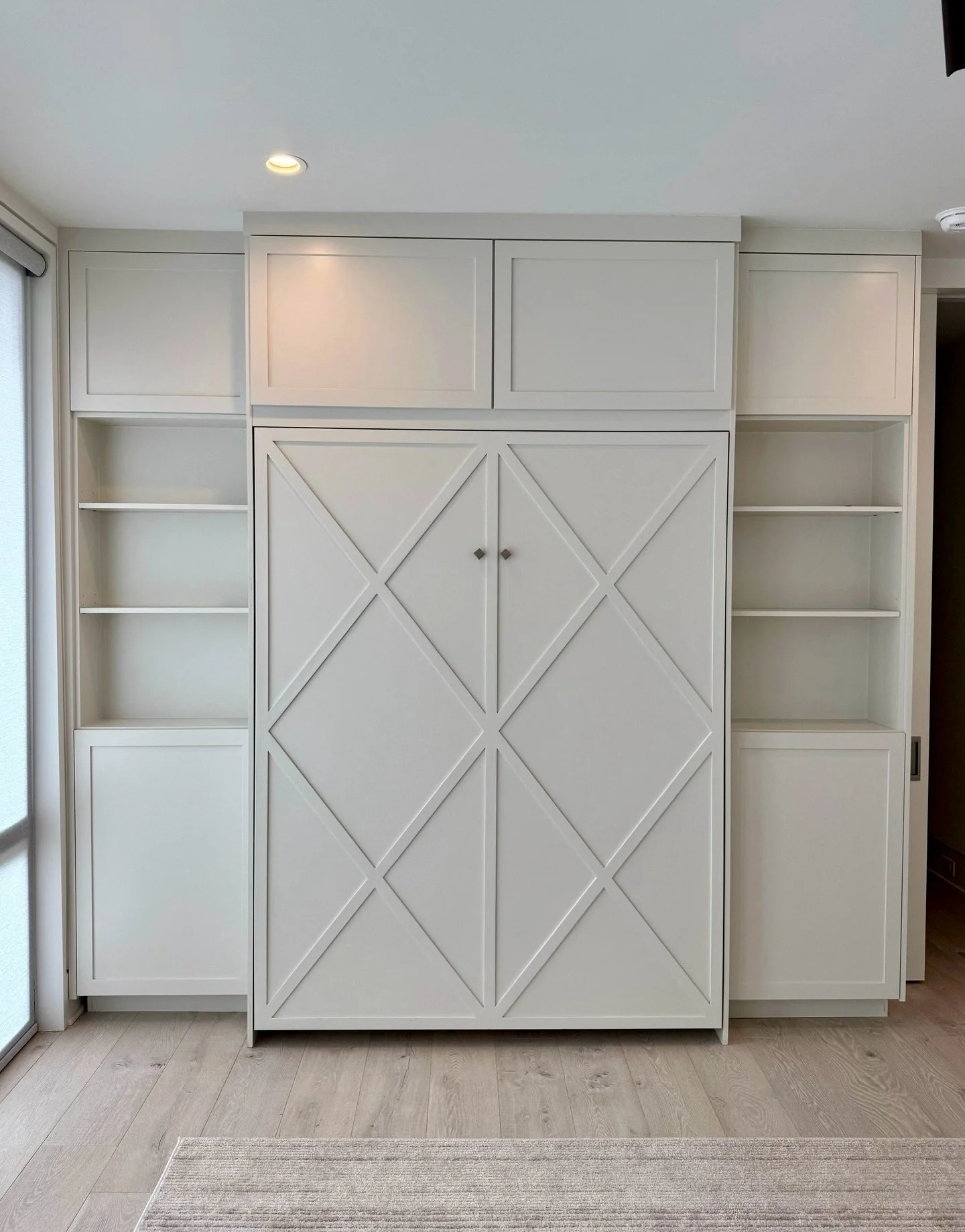 Because not every room needs a bed out 24/7 😉 Murphy beds = space, style, and function

#home #charlestonbuilder