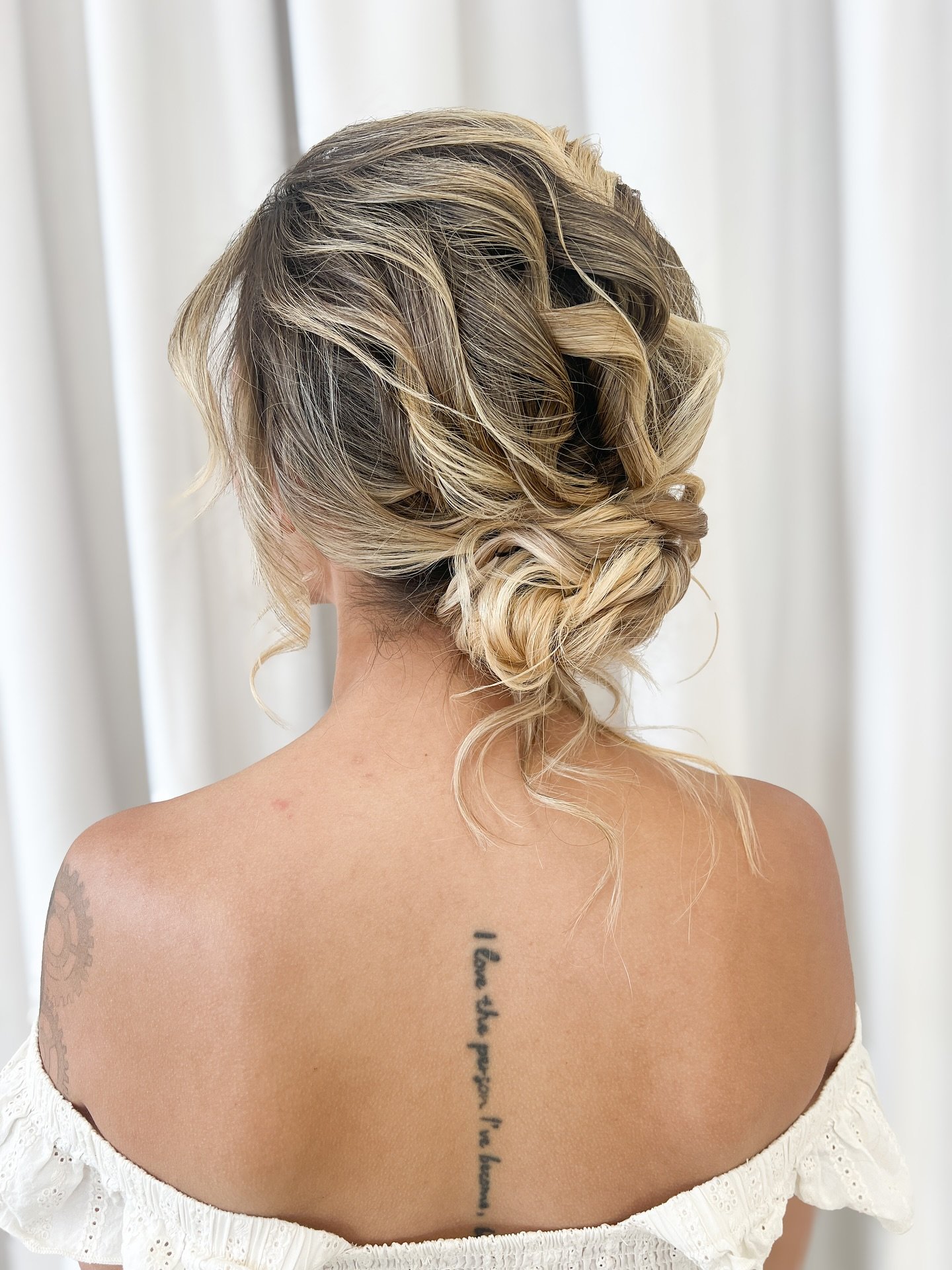 Low textured buns will always have my 🤍

Yesterday I stepped out of my comfort zone and learned a whole new technique. I am so proud. 🤍

Thank you @hairstylesby_charlotte &amp; @hairspray_studio for an amazing class! I learned so much! 

Lancaster 