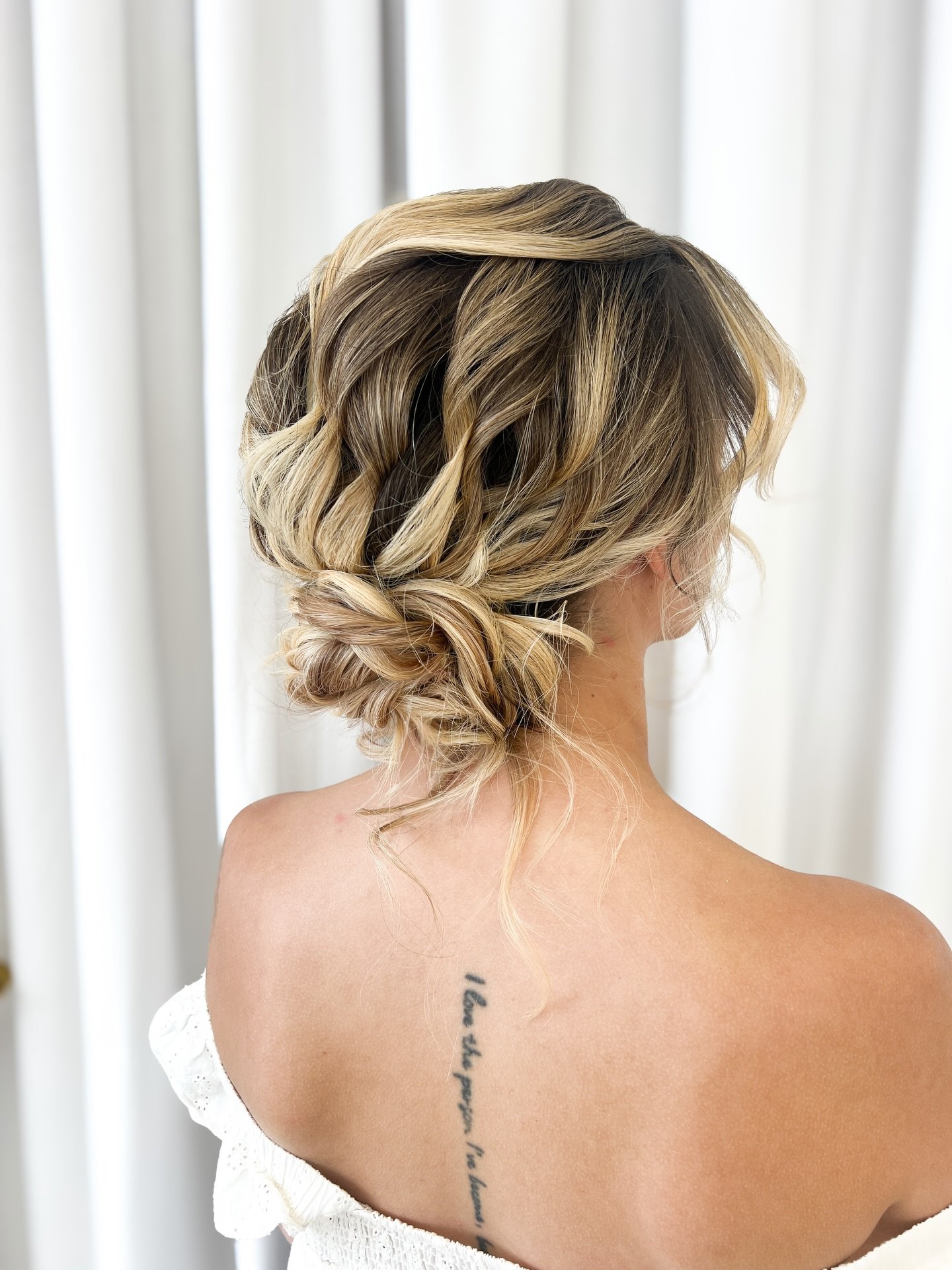 Low buns, three ways 🤍 same style&hellip; different vibes.

&bull; Most texture &ndash; perfect if you love an effortless, lived-in look. Best for brides who want maximum movement, volume, and great if your hair holds curl well!

&bull; Medium textu