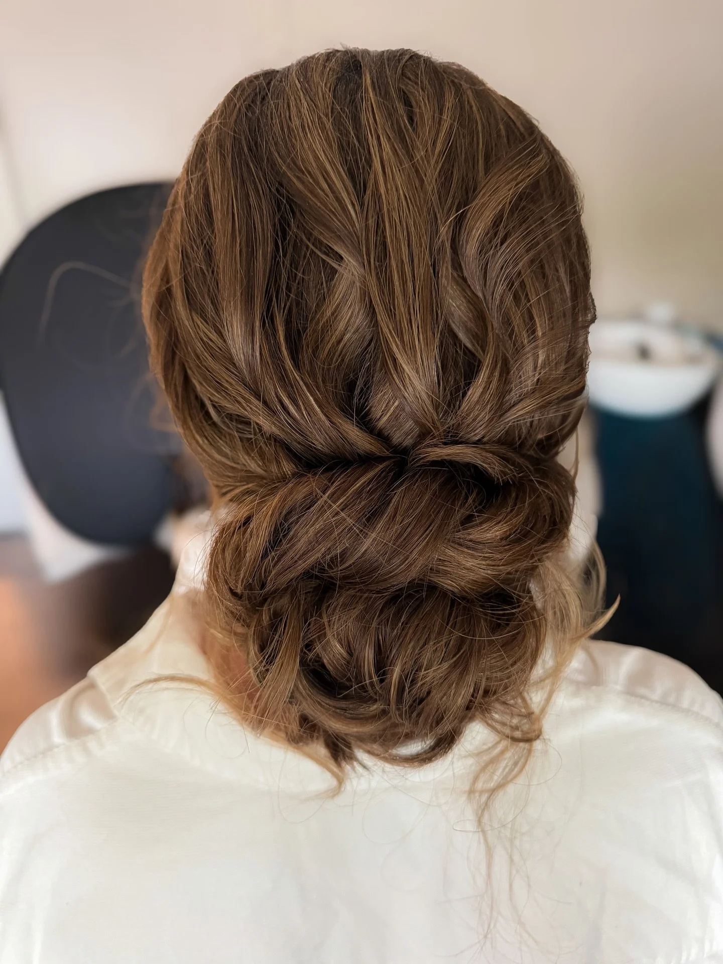 Somewhere in between soft &amp; textured. 💐

Nothings too flat &amp; sleek, but it&rsquo;s also not &ldquo;overly curly.&rdquo; 

One of my favorite styles to create! 

Lancaster Bride
PA Wedding Hair 
Lancaster Bridal Hair
PA Brides
2027 Bride To B