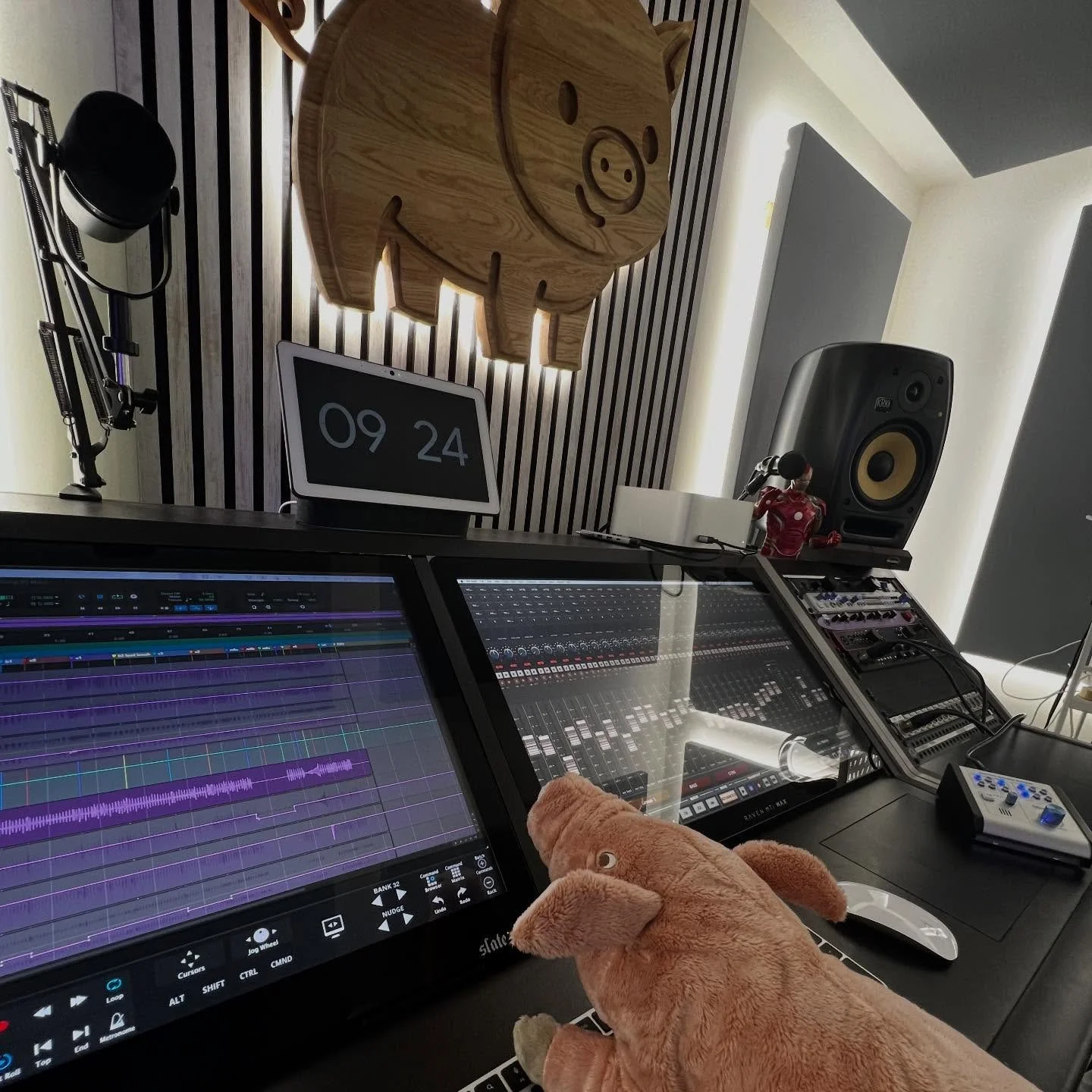 Been a busy week in the studio with lots of recording, mixing and meeting new clients. 

Here&rsquo;s some nice photos of the studio I took for the website&hellip; and one of my cat Billy. 

Have a great weekend!

#recordingstudio #oink #littlepiggys