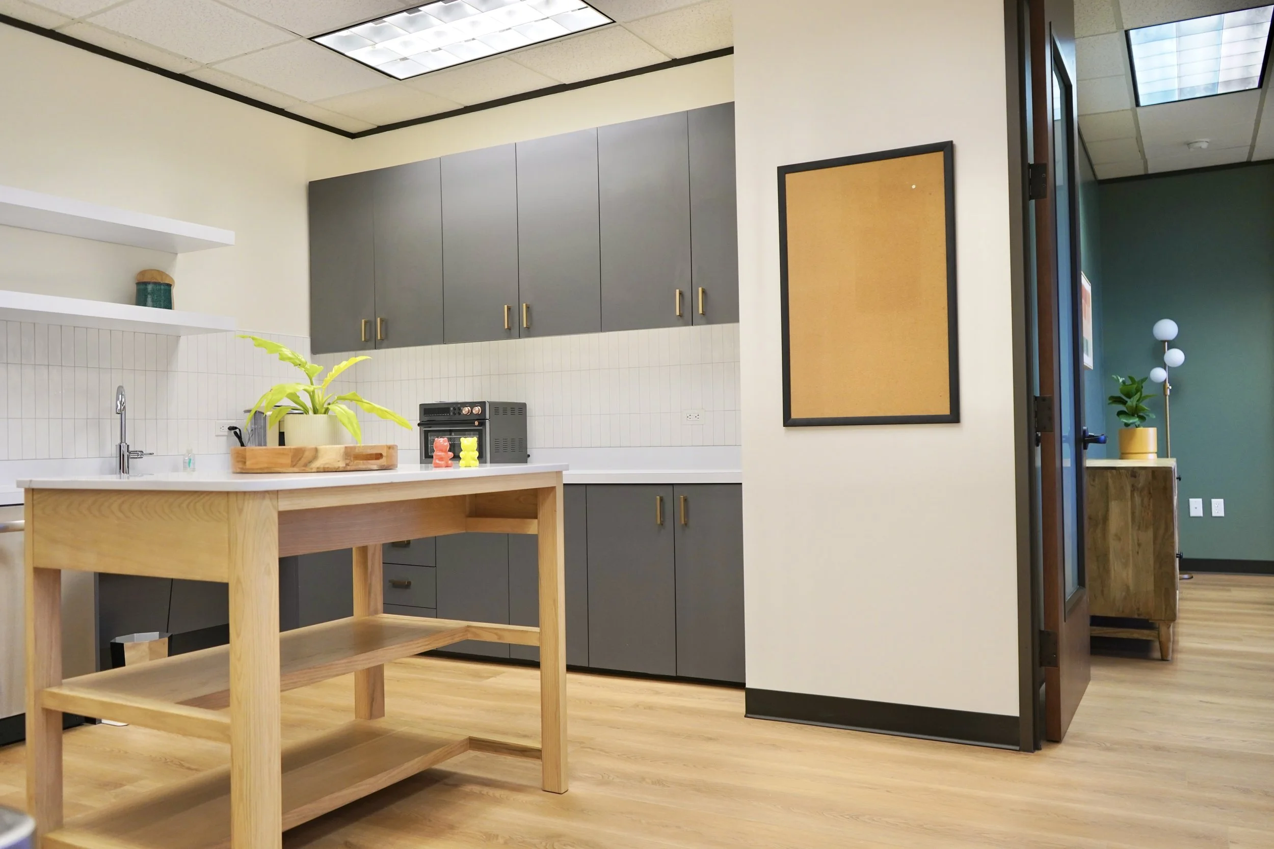 Utilize our client kitchen and dining space for both therapeutic meals and snacks.