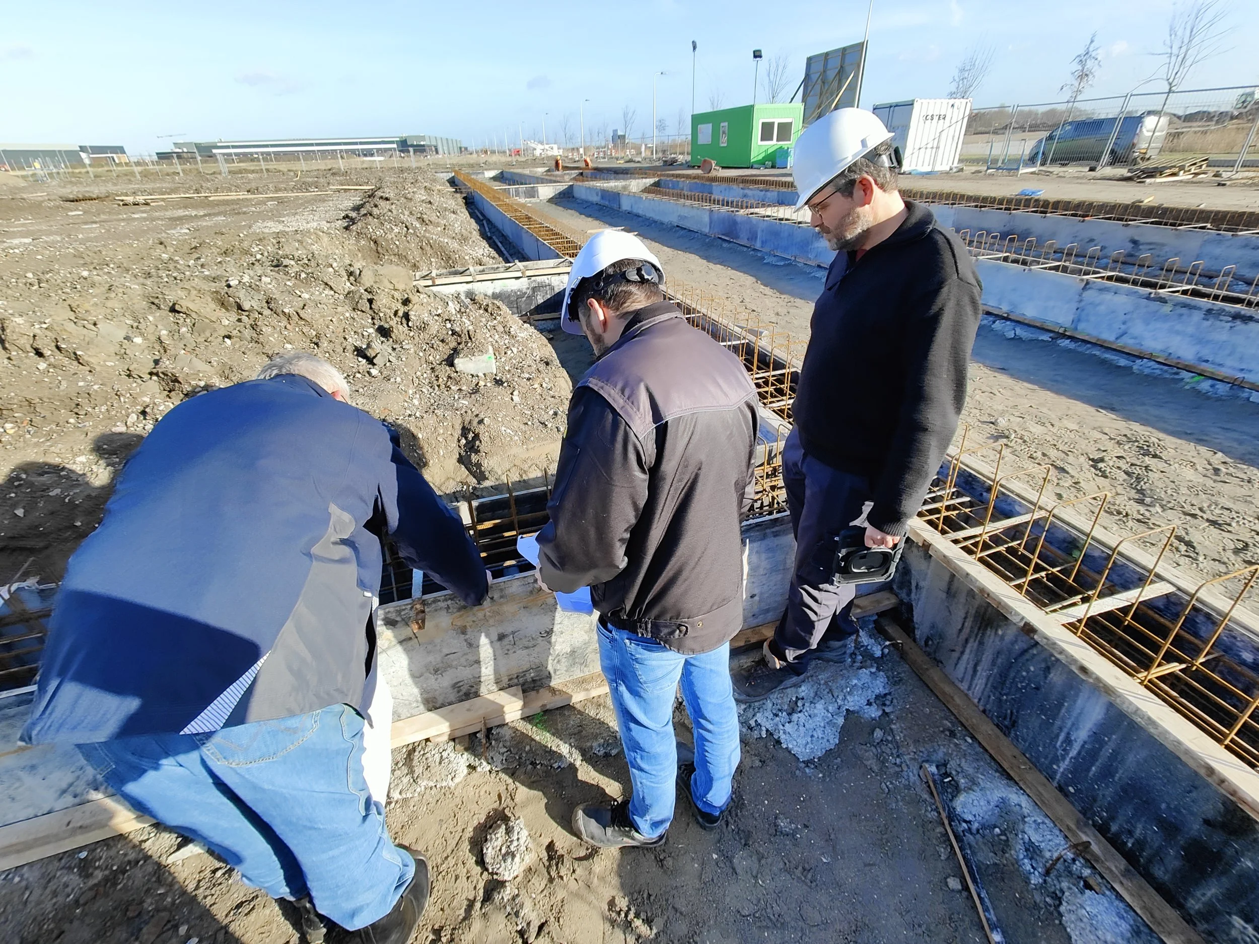 Funderingswapening keuren met de constructeur, de aannemer, de gemeente en de betonbouwer