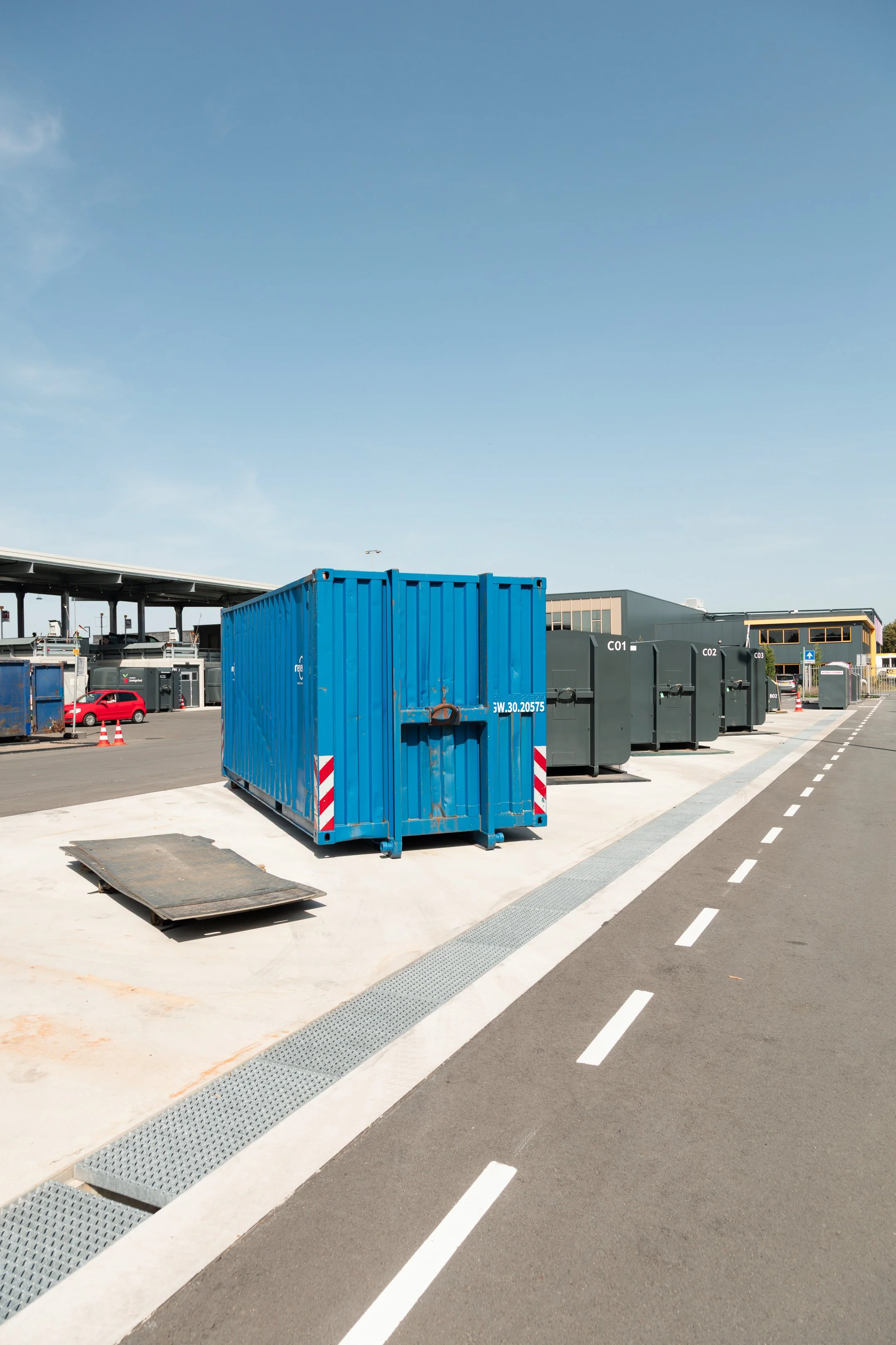 Betonnen plaat met gootconstructie.