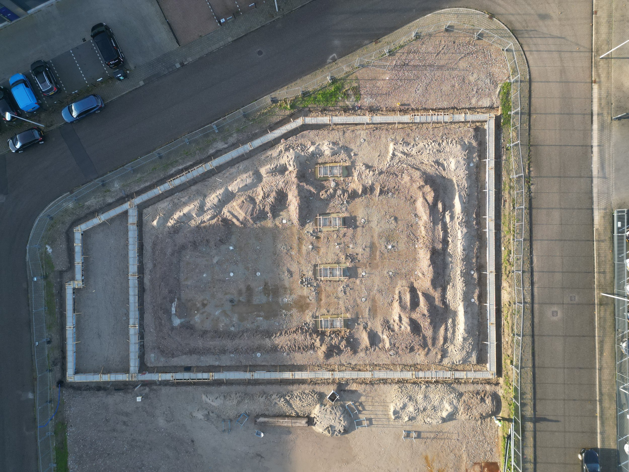 Drone overzicht van de funderingen van hal 2