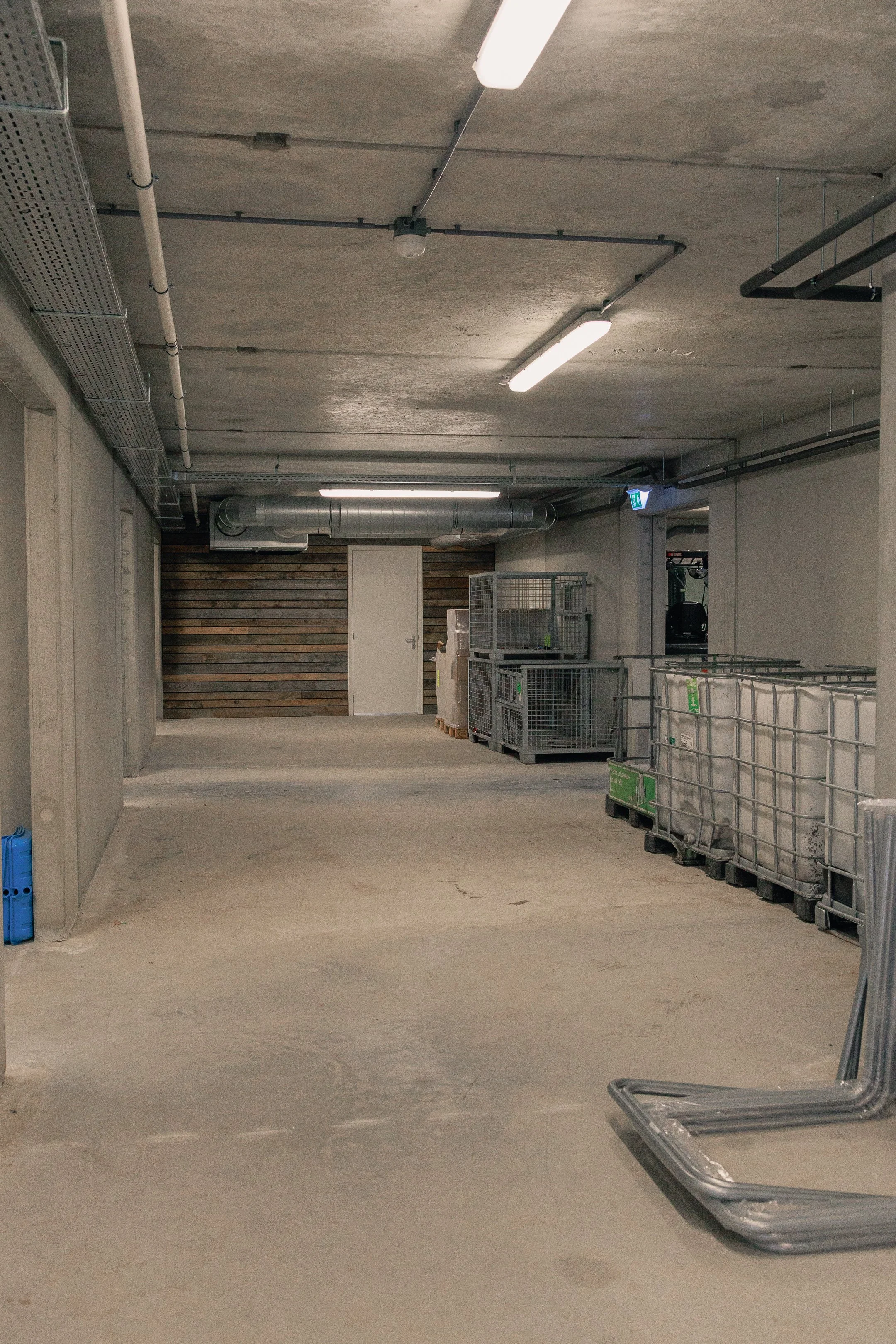 Onder de milieustraat.