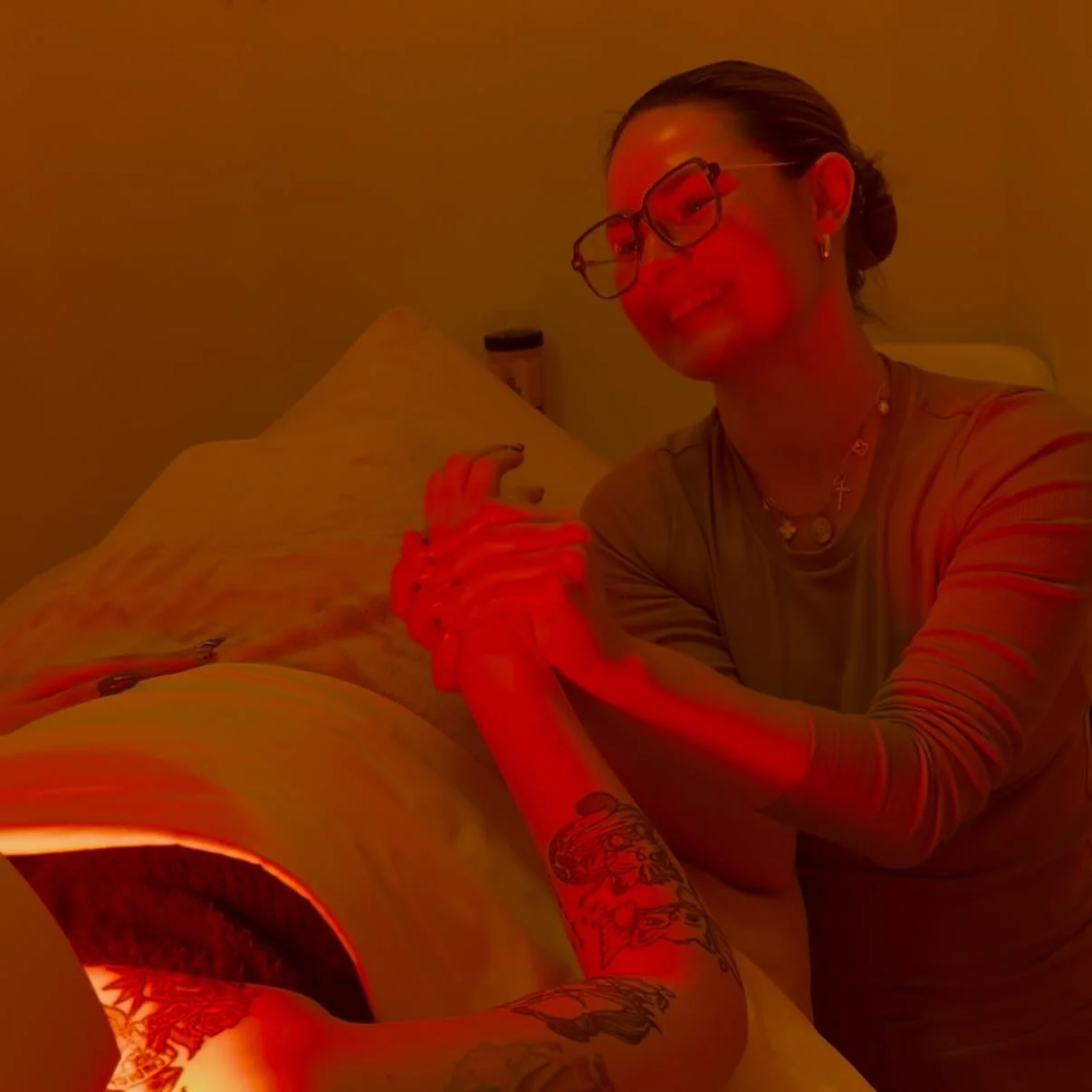 Red light (or blue light) therapy is included in every facial treatment at SKNHABIT ✨ 

It helps stimulate collagen, calm redness + inflammation, support healing, and enhance the results of the treatment. 

We use the @lightstim Elipsa LED device bec