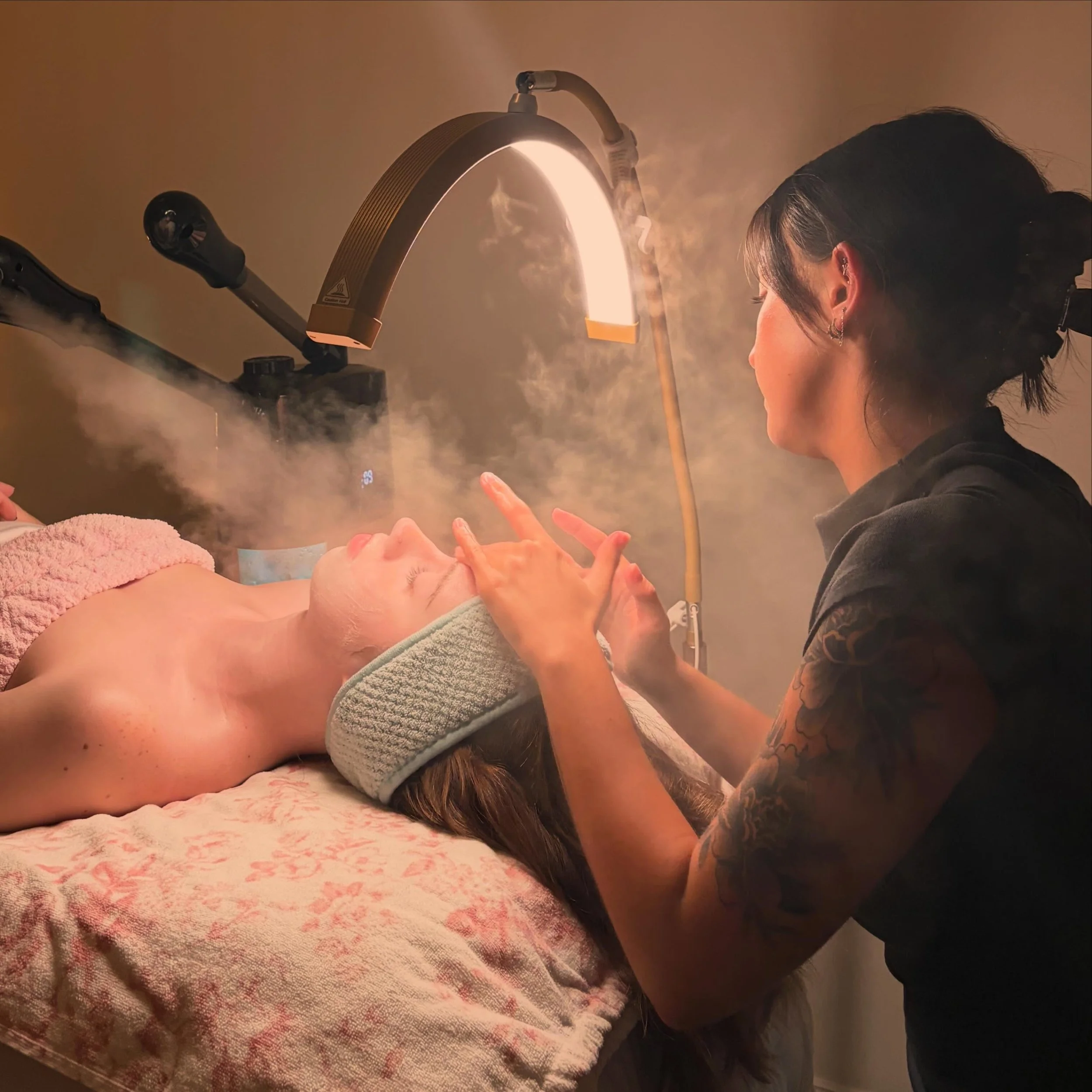 Alyson in her element 🤍
Her books are now opened for customized facials - come spend an hour with her ✨

#esthetician #facial #pittsburgh