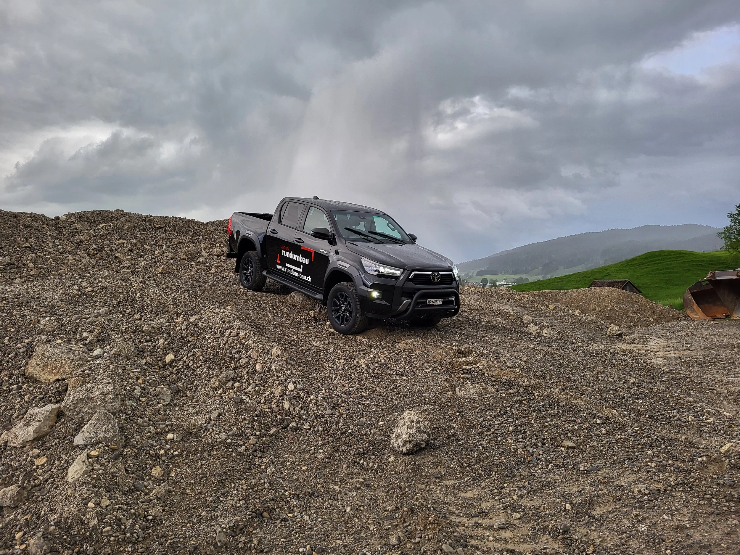 Hilux Invincible