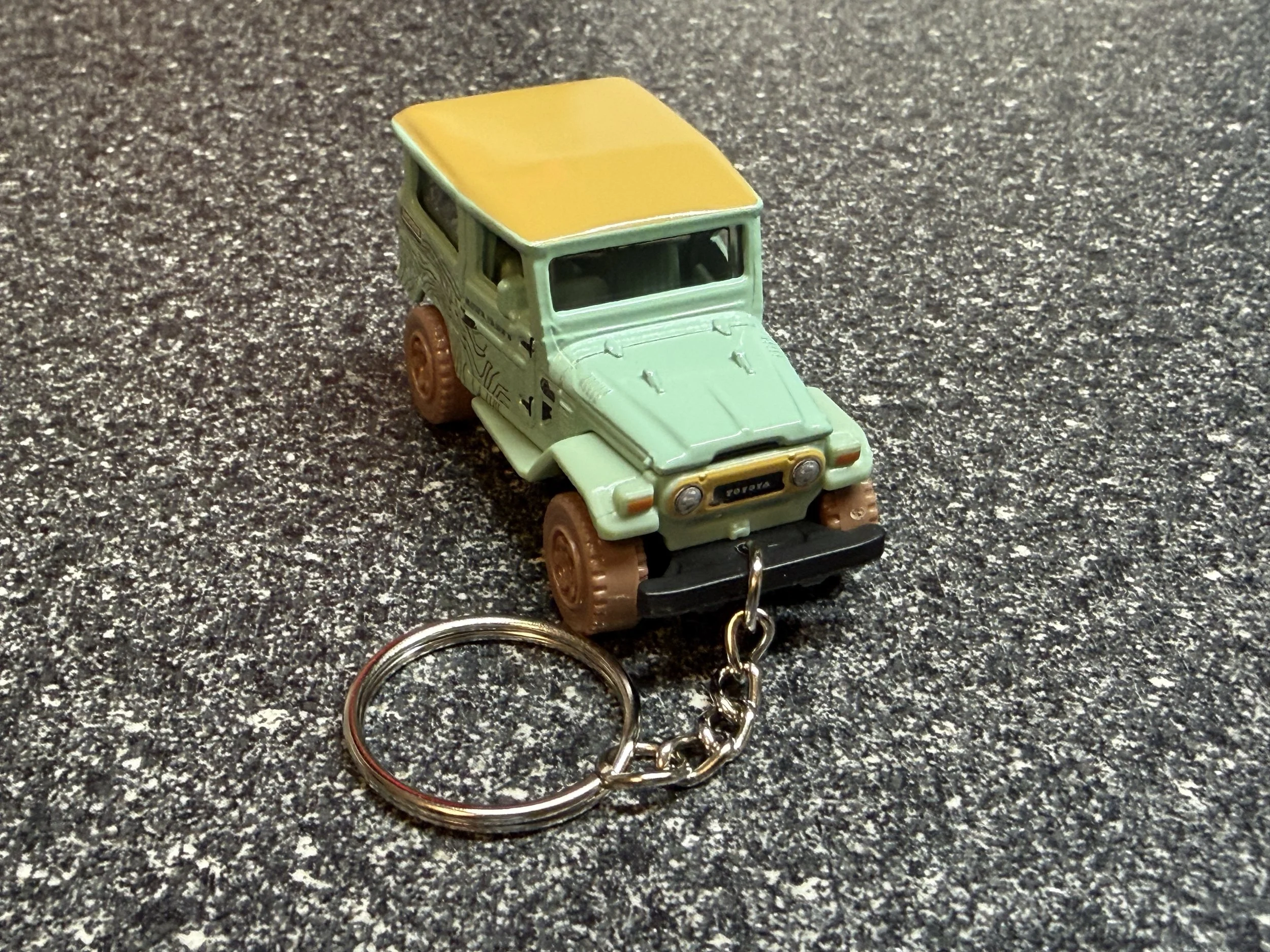 Toyota Land Cruiser FJ40 Keychain Green Hot Wheels Matchbox