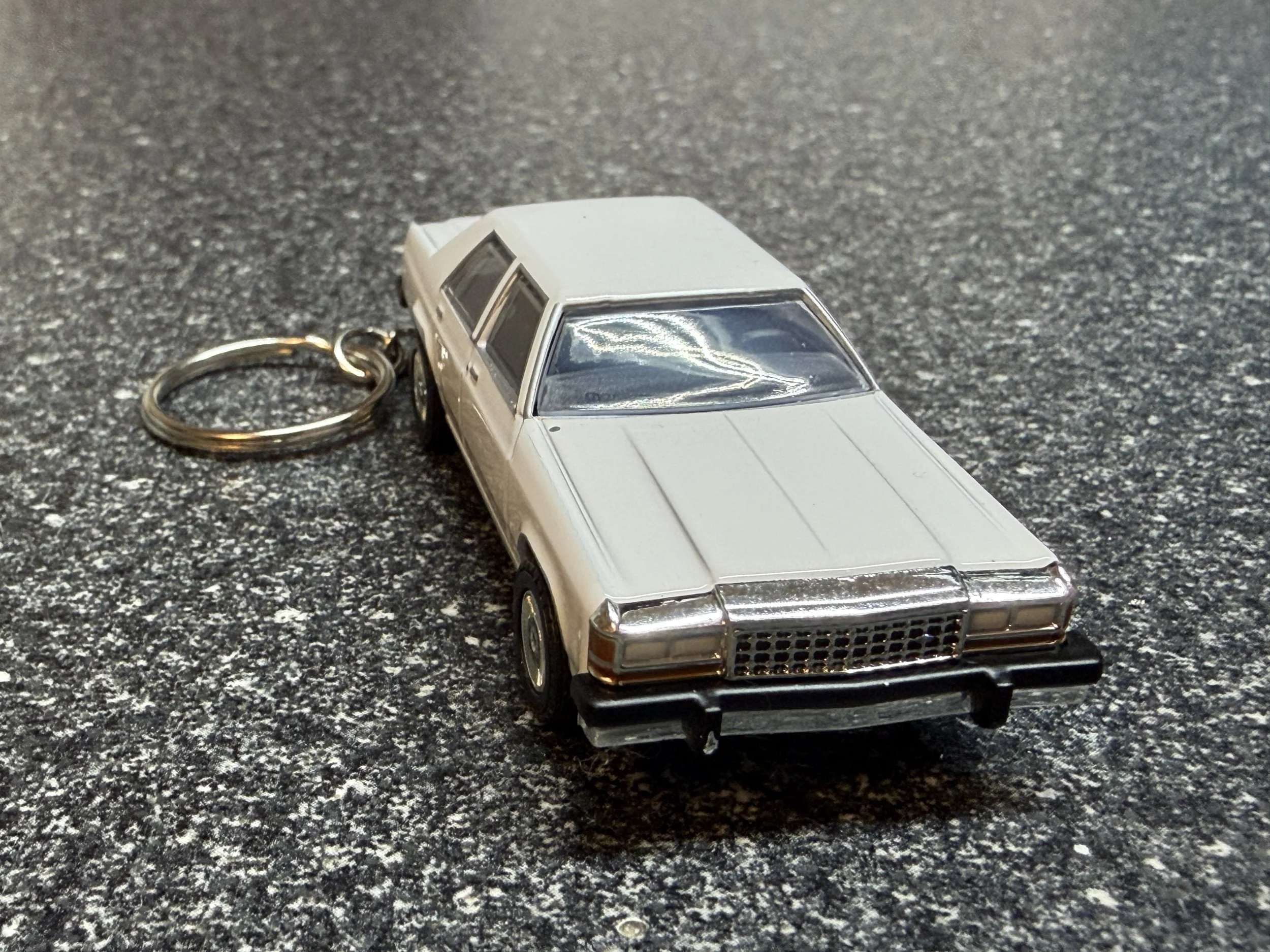 1980 Ford LTD Crown Victoria Vic Keychain White Hot Wheels Matchbox