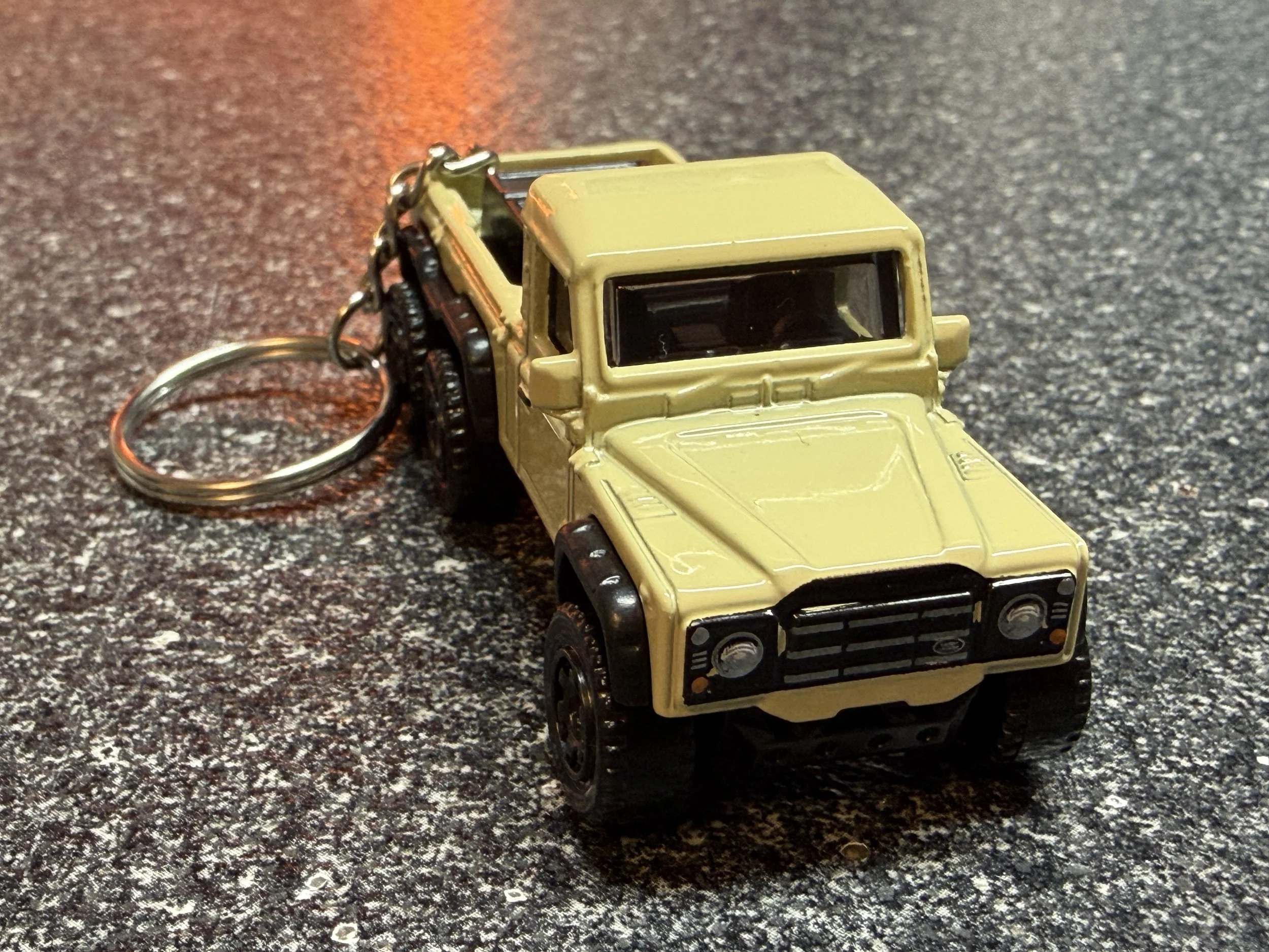 Land Rover Defender 90 Range Rover 6x6 Tan Keychain Hot Wheels Matchbox