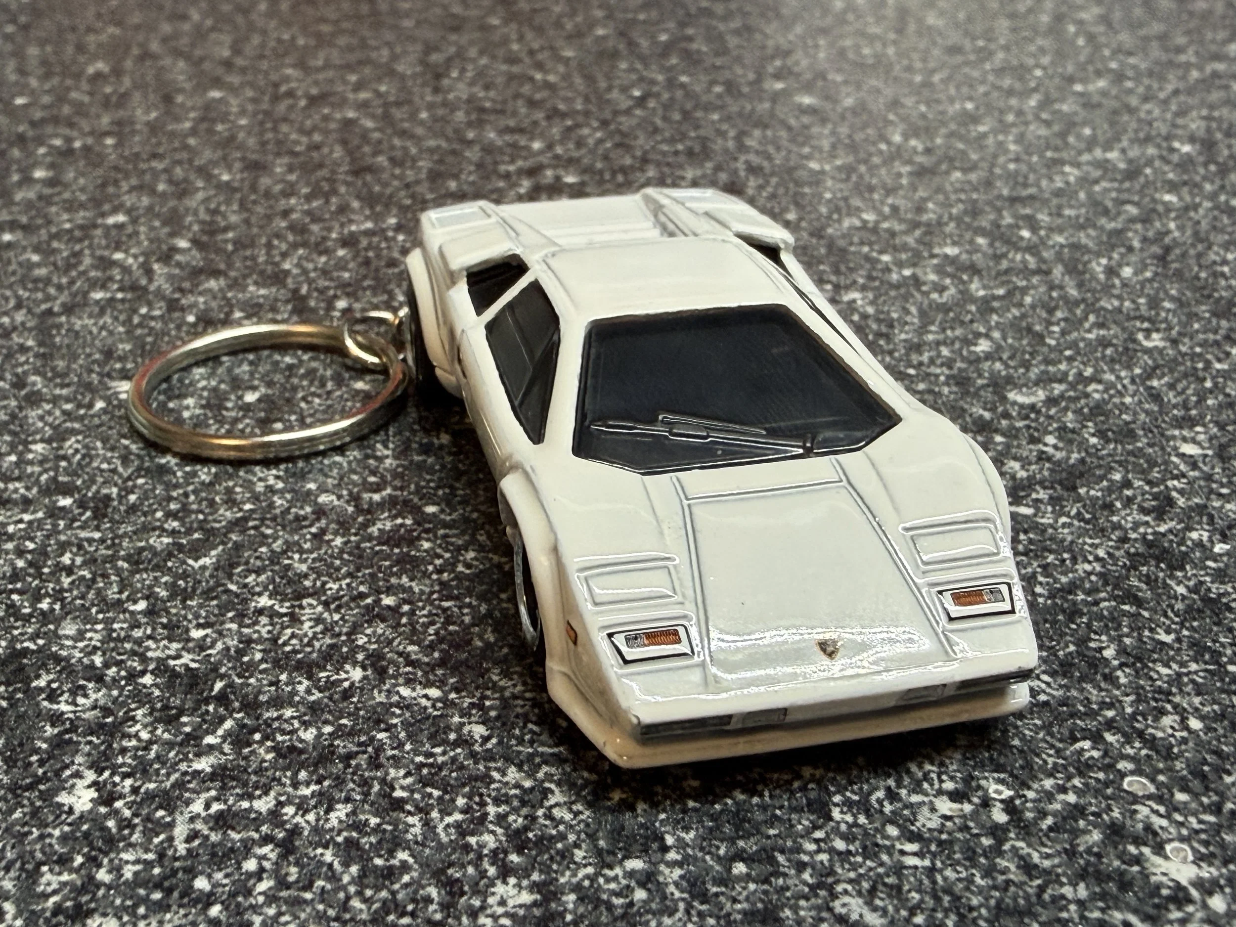 Lamborghini Countach White Keychain Hot Wheels