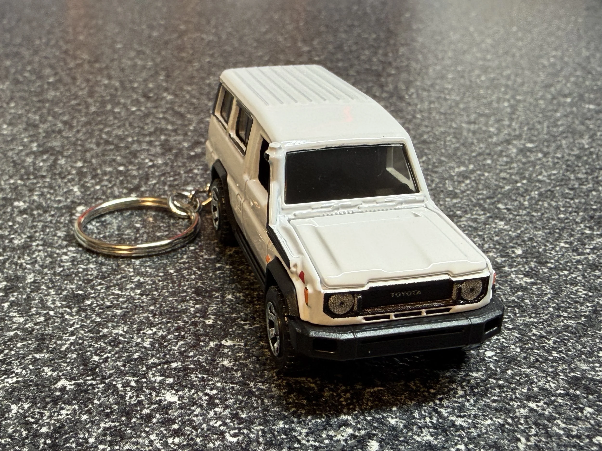 2024 Toyota Land Cruiser Series 70 Keychain White Hot Wheels Matchbox