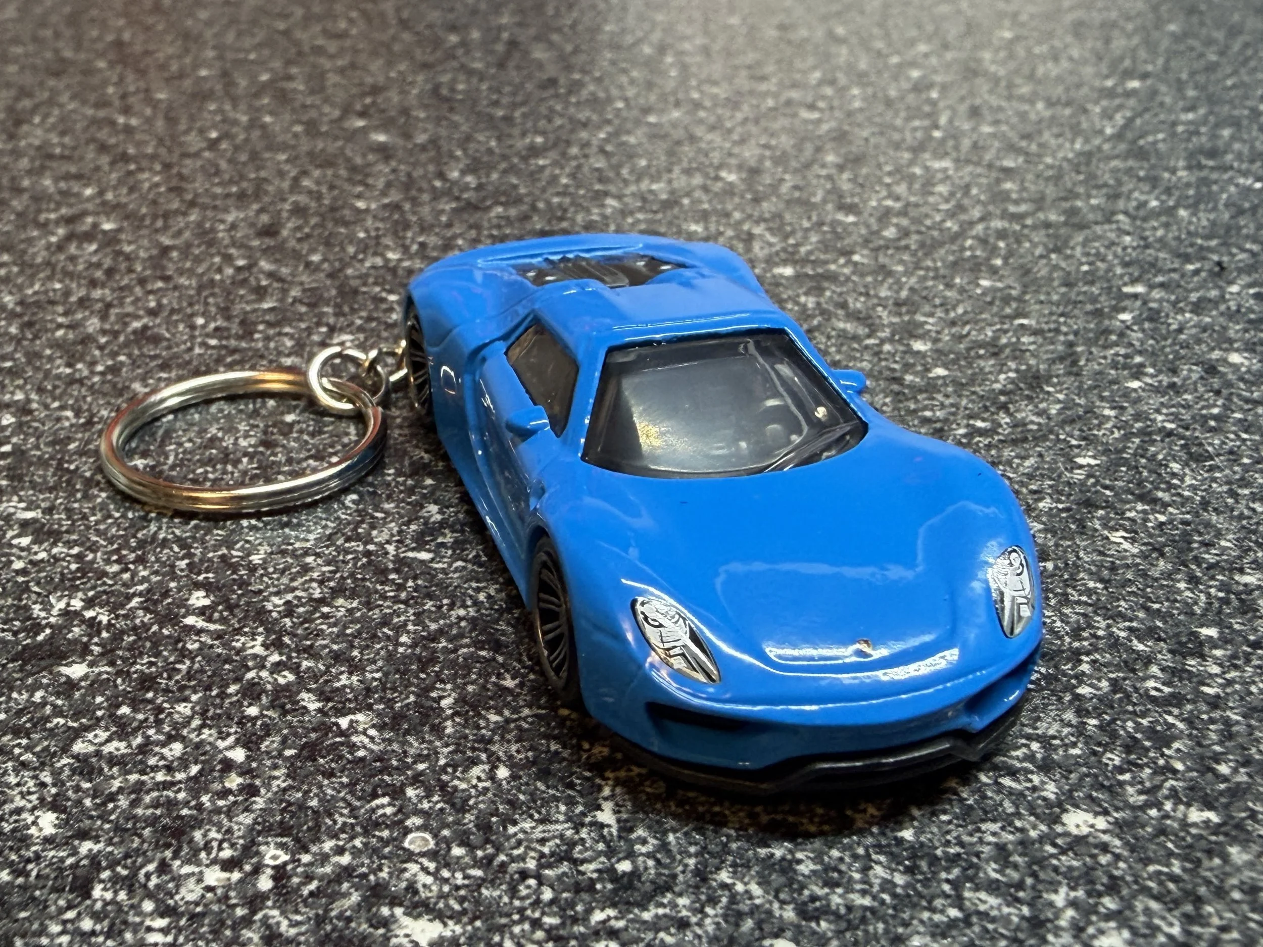 Porsche 918 Spyder Keychain Shark Blue Hot Wheels