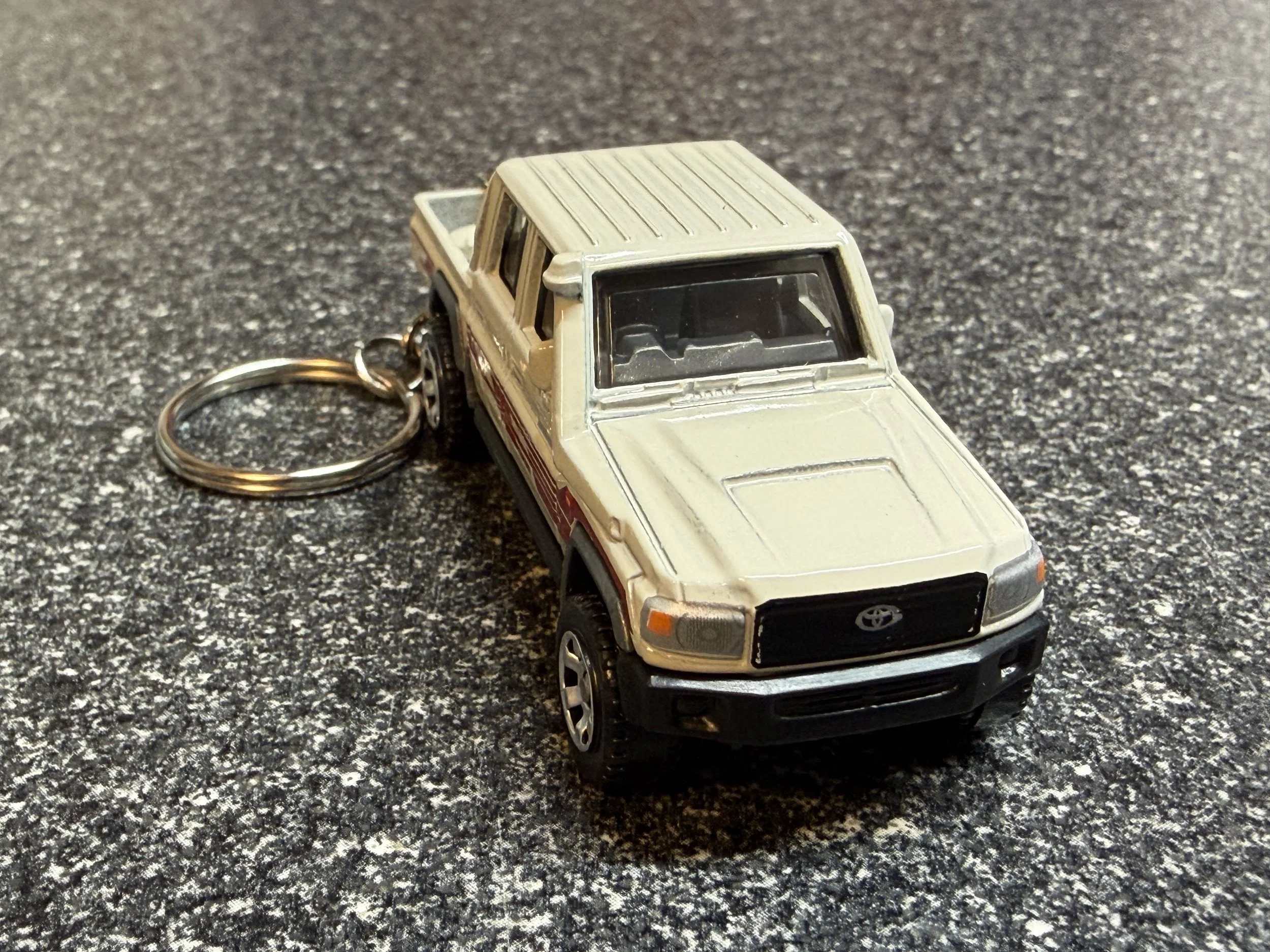 Toyota Land Cruiser 78 Keychain Hot Wheels Matchbox