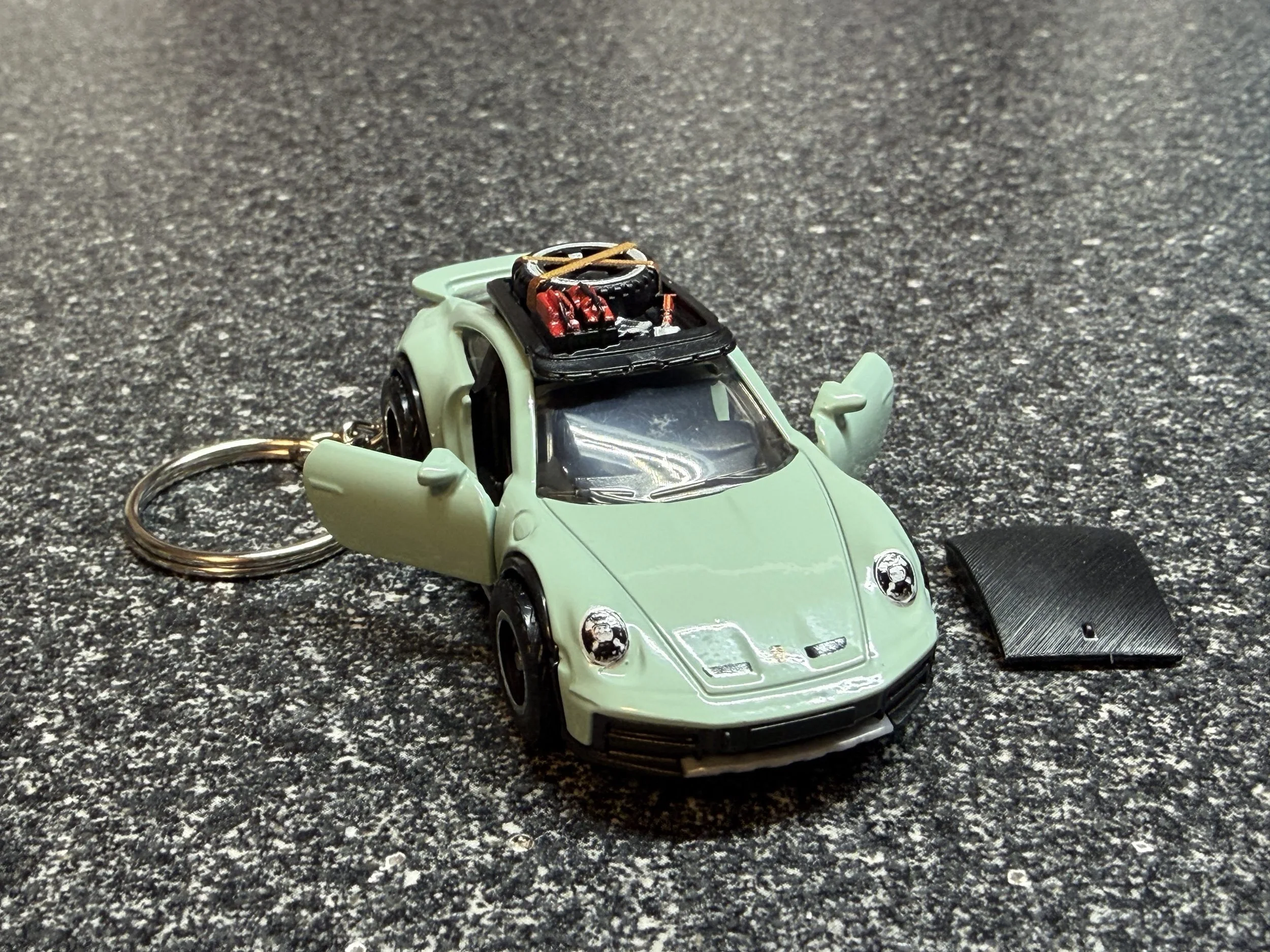 Porsche 911 Dakar 992 Keychain Hot Wheels Mint Rally