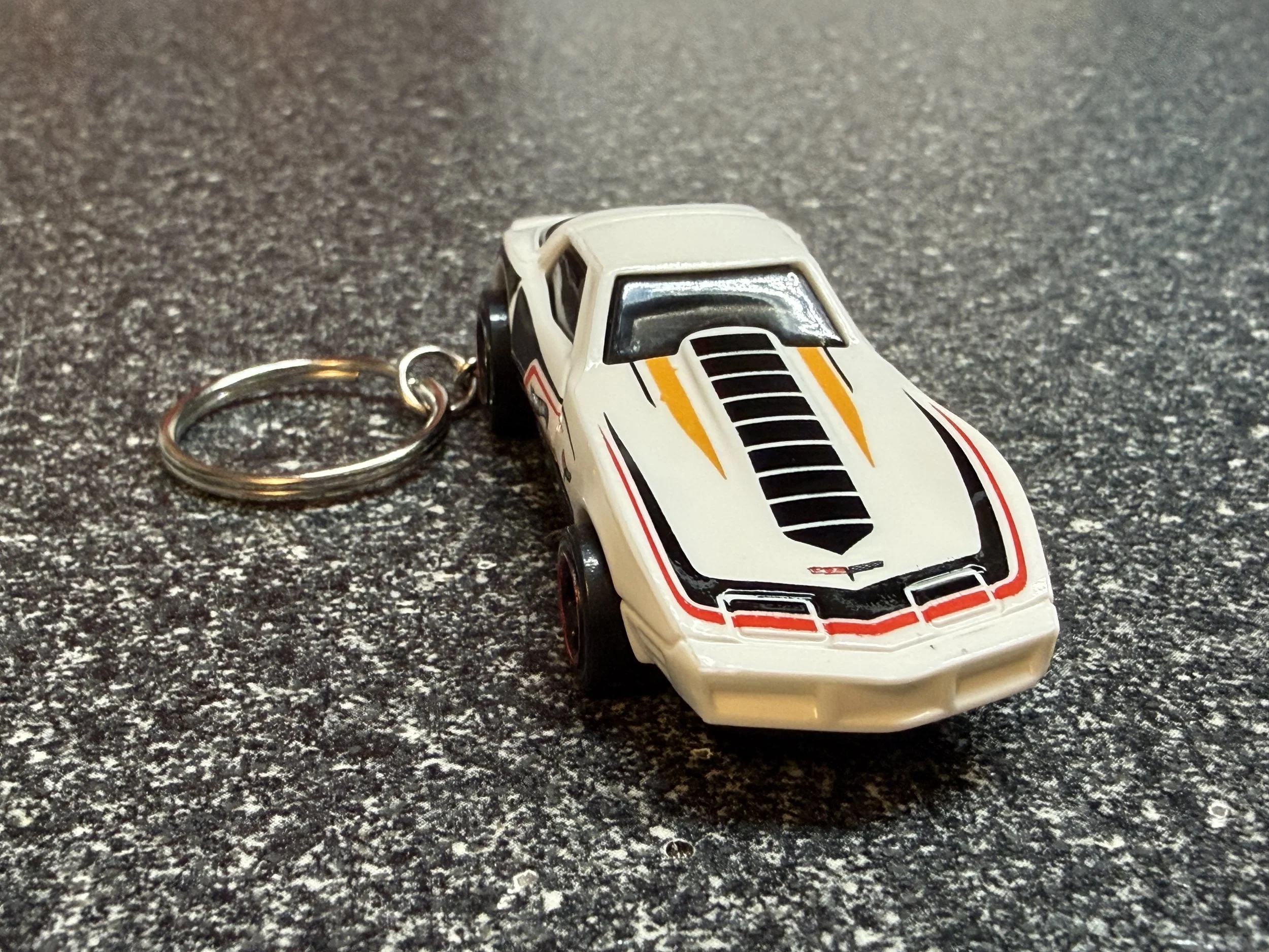 1975 Corvette Stingray Keychain White Diecast Car Hot Wheels Matchbox