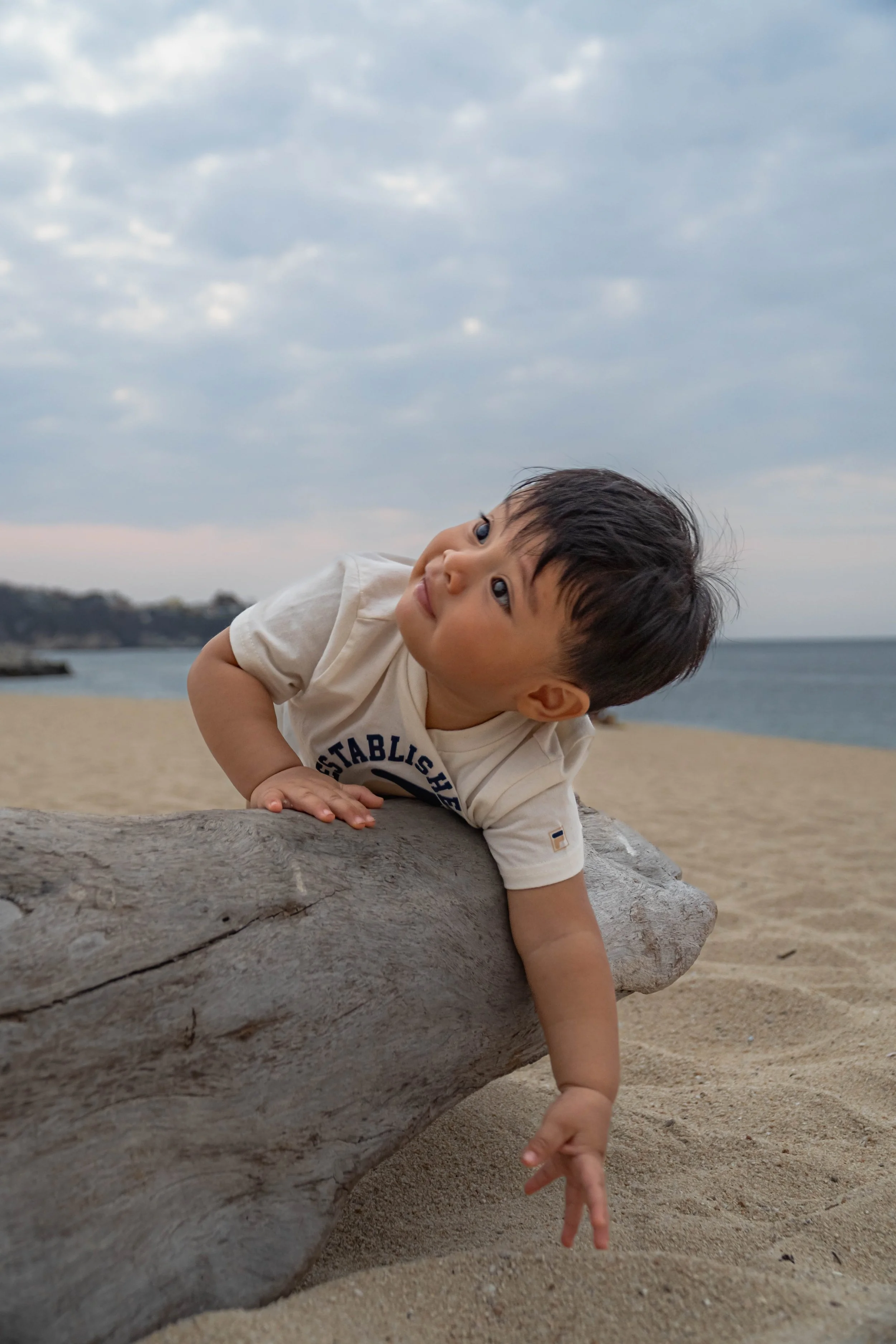 fotografia-bebe-jugando-arena-huatulco.jpg