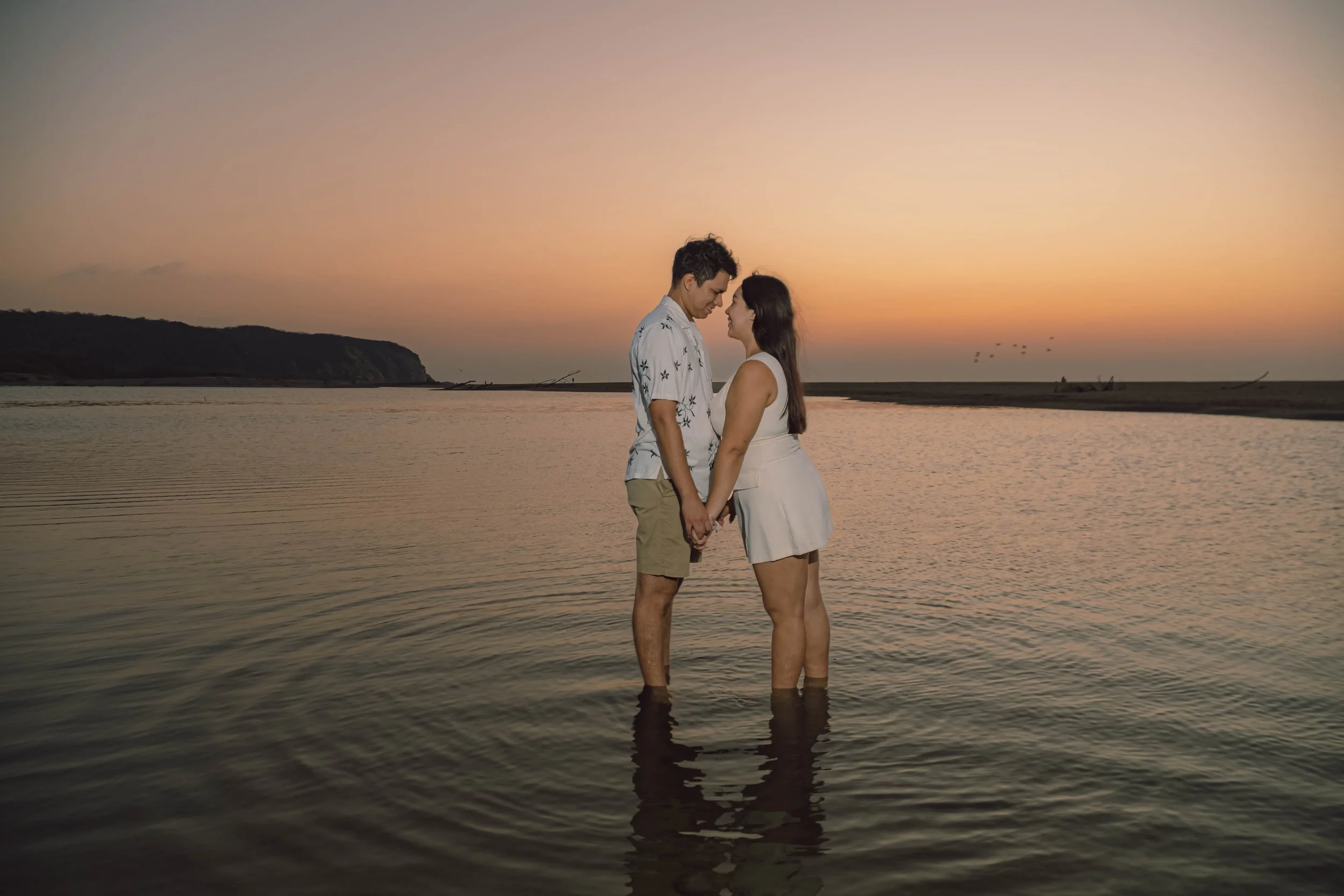 reflejo-pareja-agua-atardecer-fotografia-huatulco.jpg
