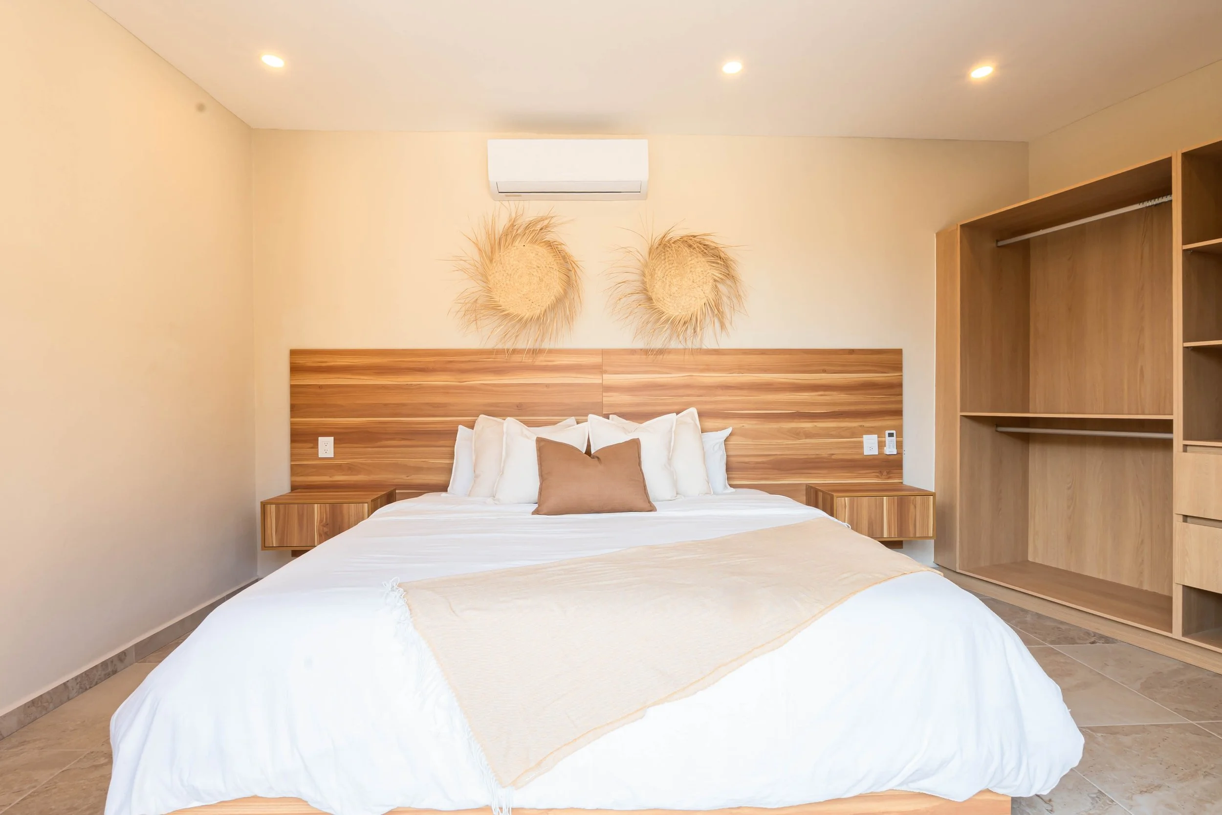 recamara-minimalista-fotografia-inmobiliaria-huatulco.jpg