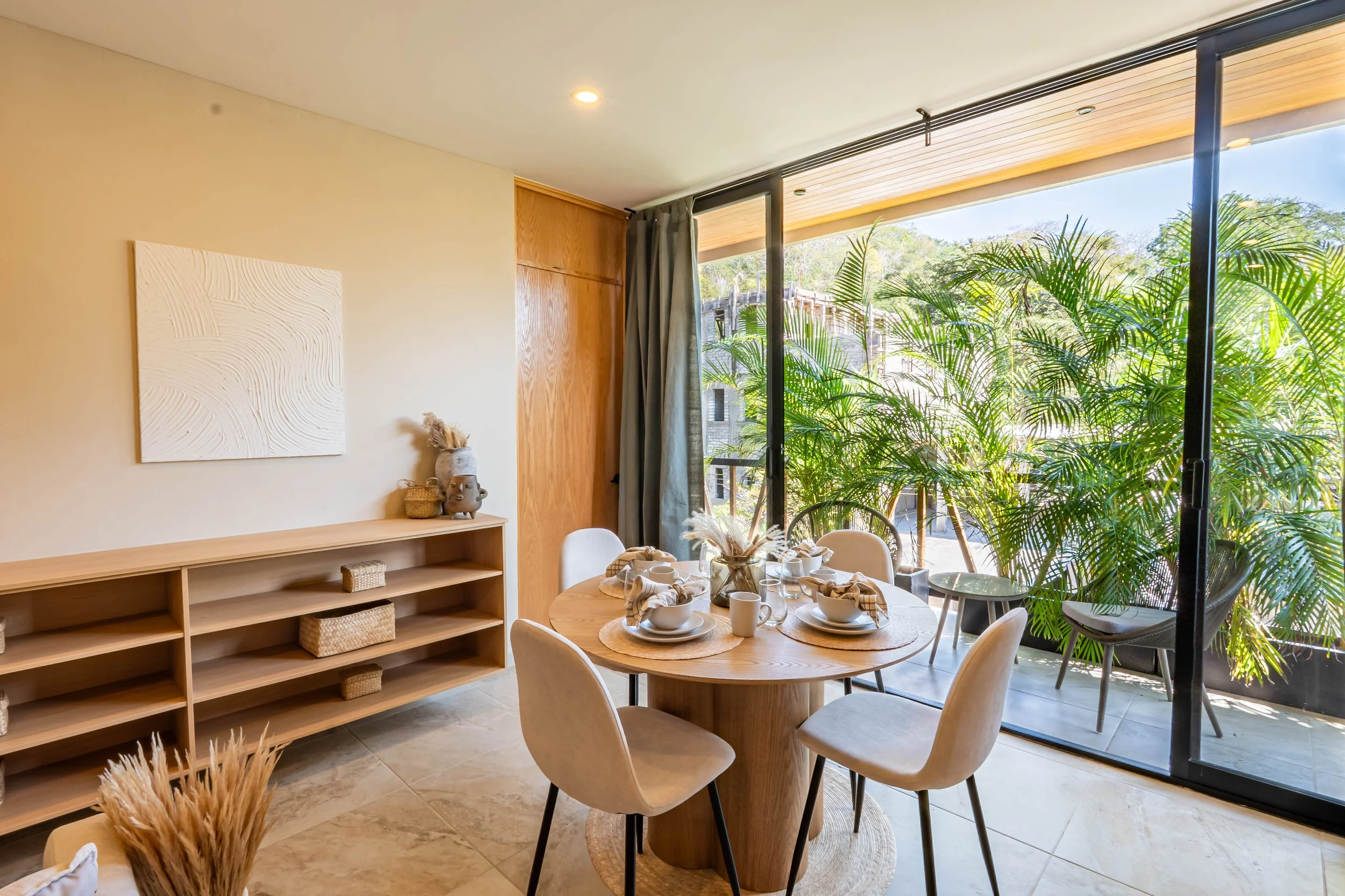 comedor-y-sala-fotografia-inmobiliaria-huatulco.jpg