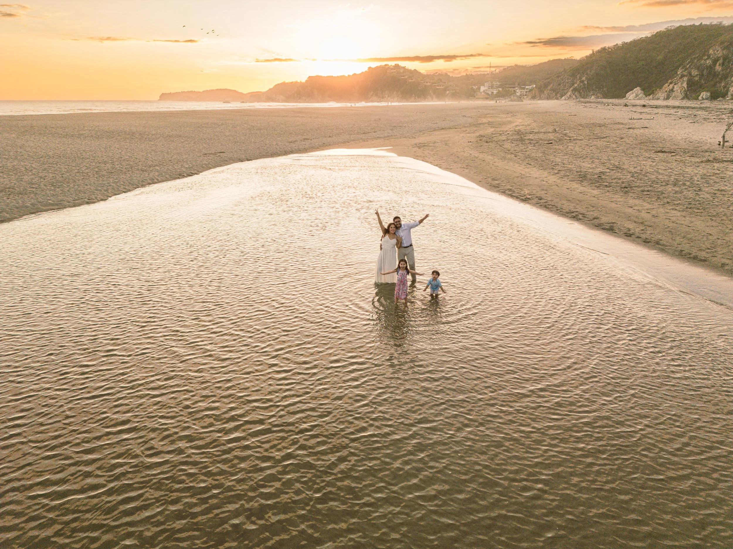 sesion-fotos-familia-dron-bahias-de-huatulco.jpg