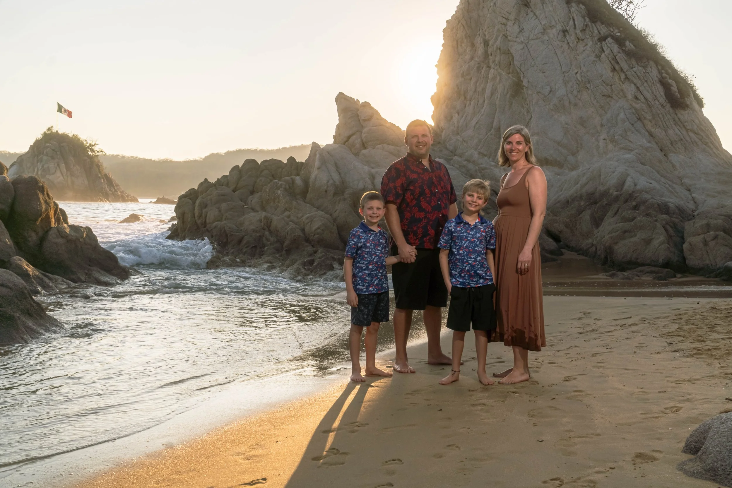 sesion-fotografica-familia-vacaciones-huatulco.jpg