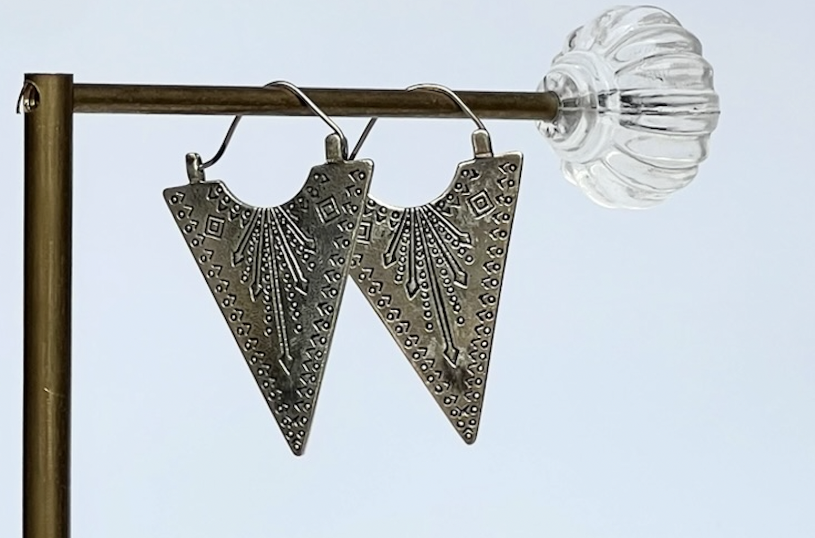Zoom_Silver_triangle_earrings_2026.png