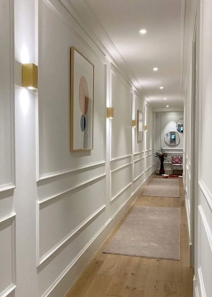 French wall finish applied in a corridor for a refined and timeless interior look