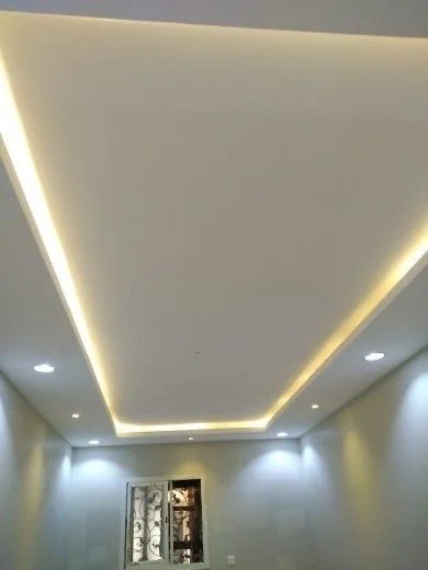 Bedroom fitted with a clean and modern gypsum bulkhead design.