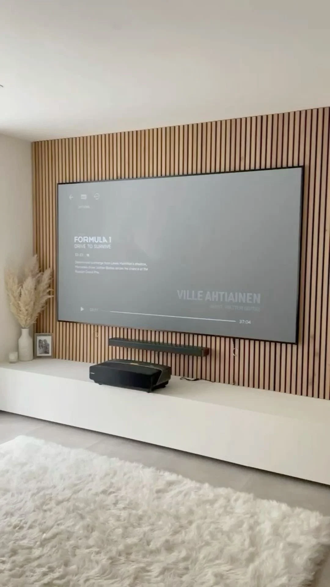 French wall finish in a dining area creating a soft and sophisticated interior atmosphere