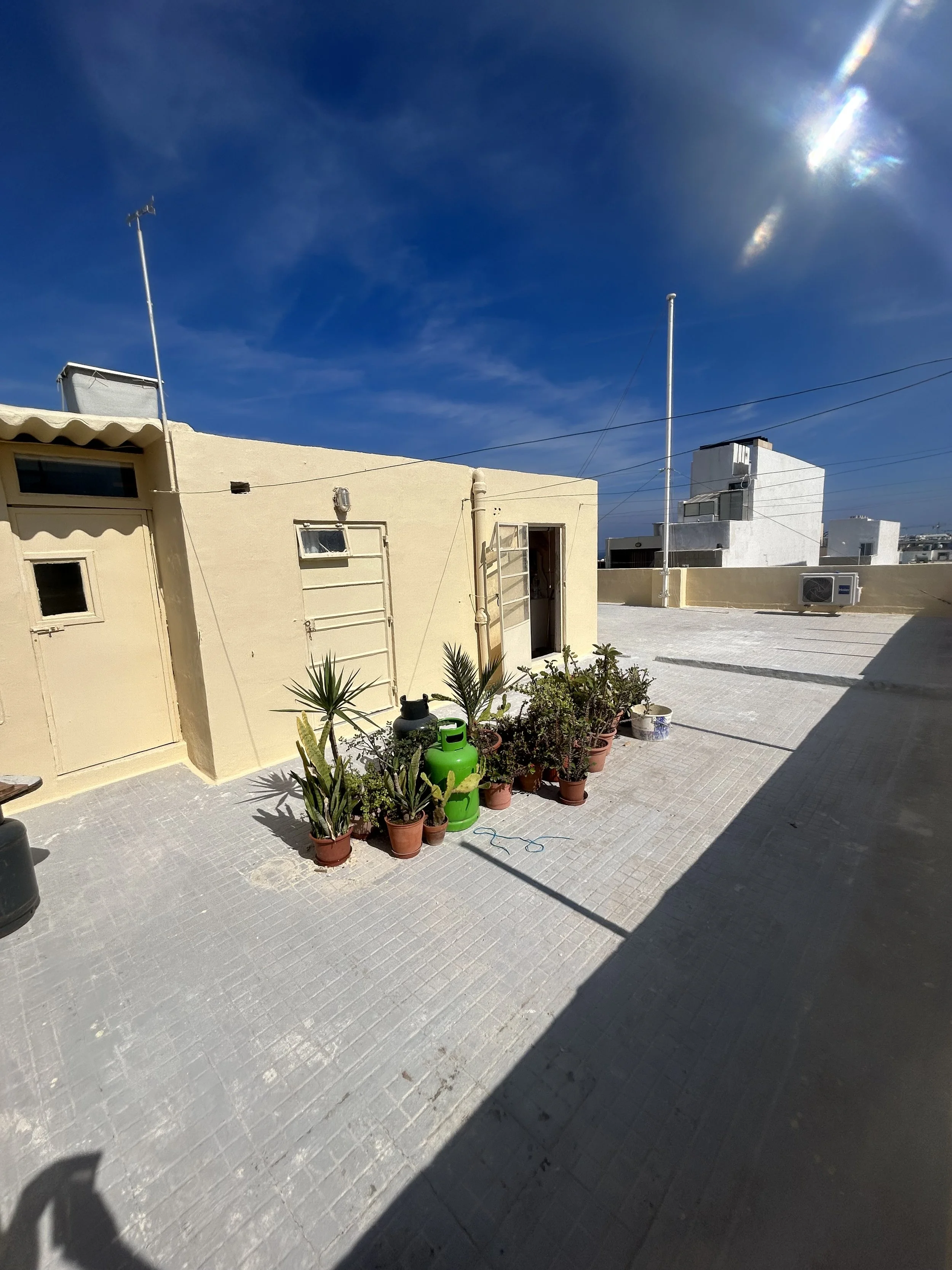 Different angle of mesh-reinforced roof wall waterproofing