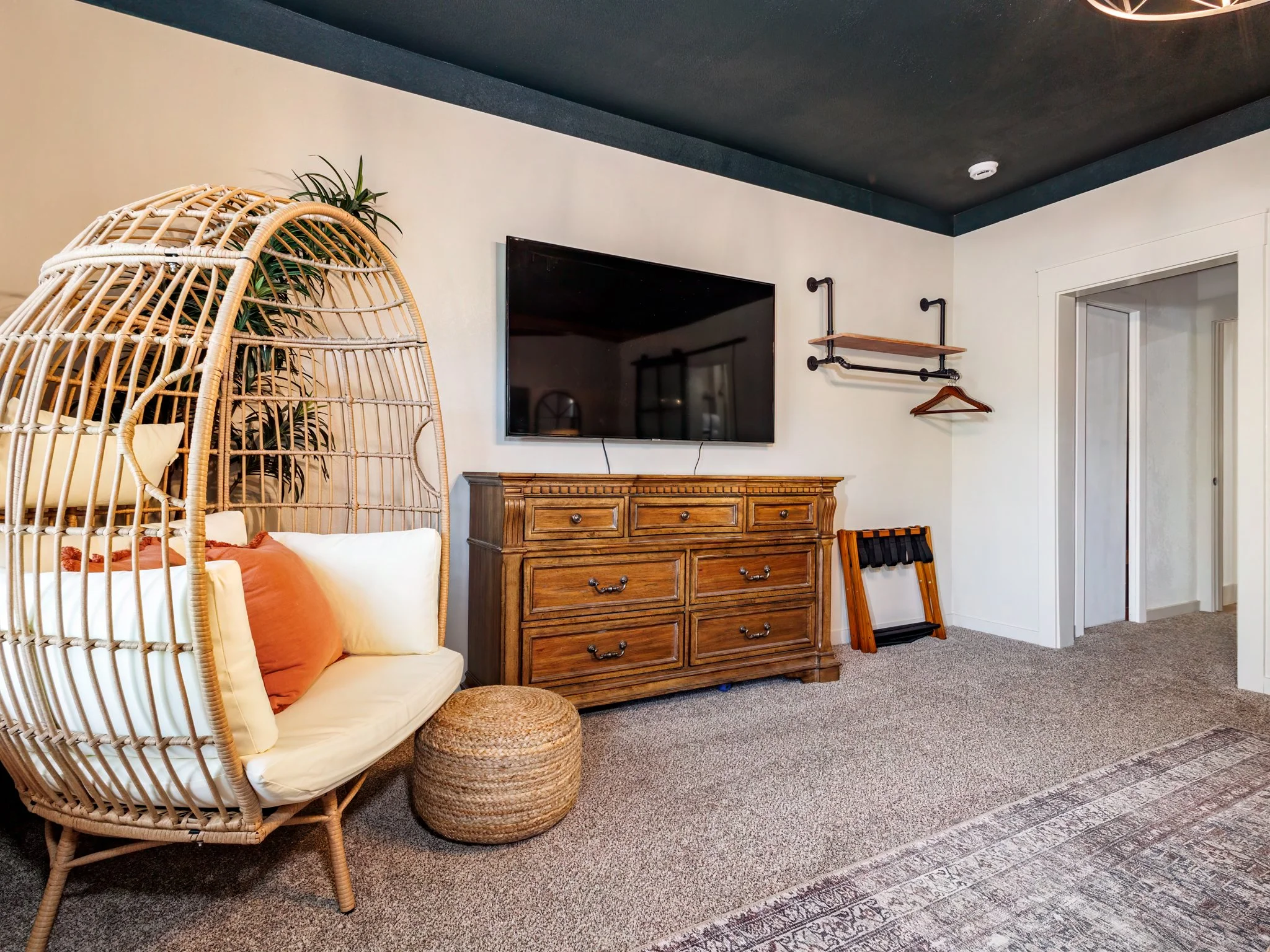 02_downstairs2048 (14 of 21).jpg