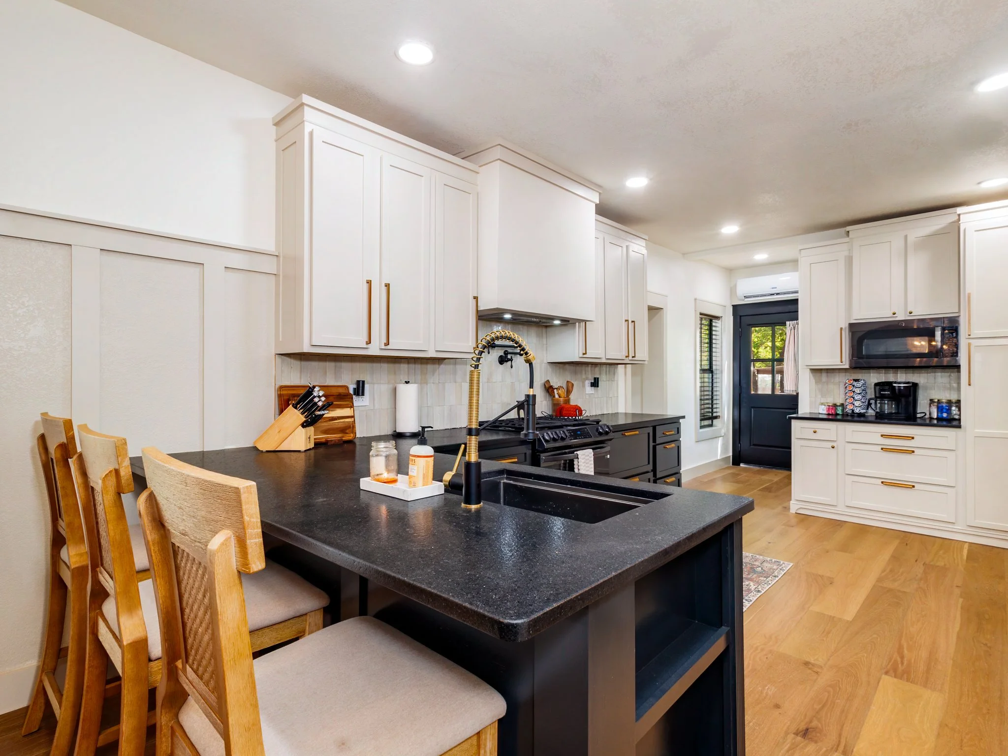 02_downstairs2048 (7 of 21).jpg