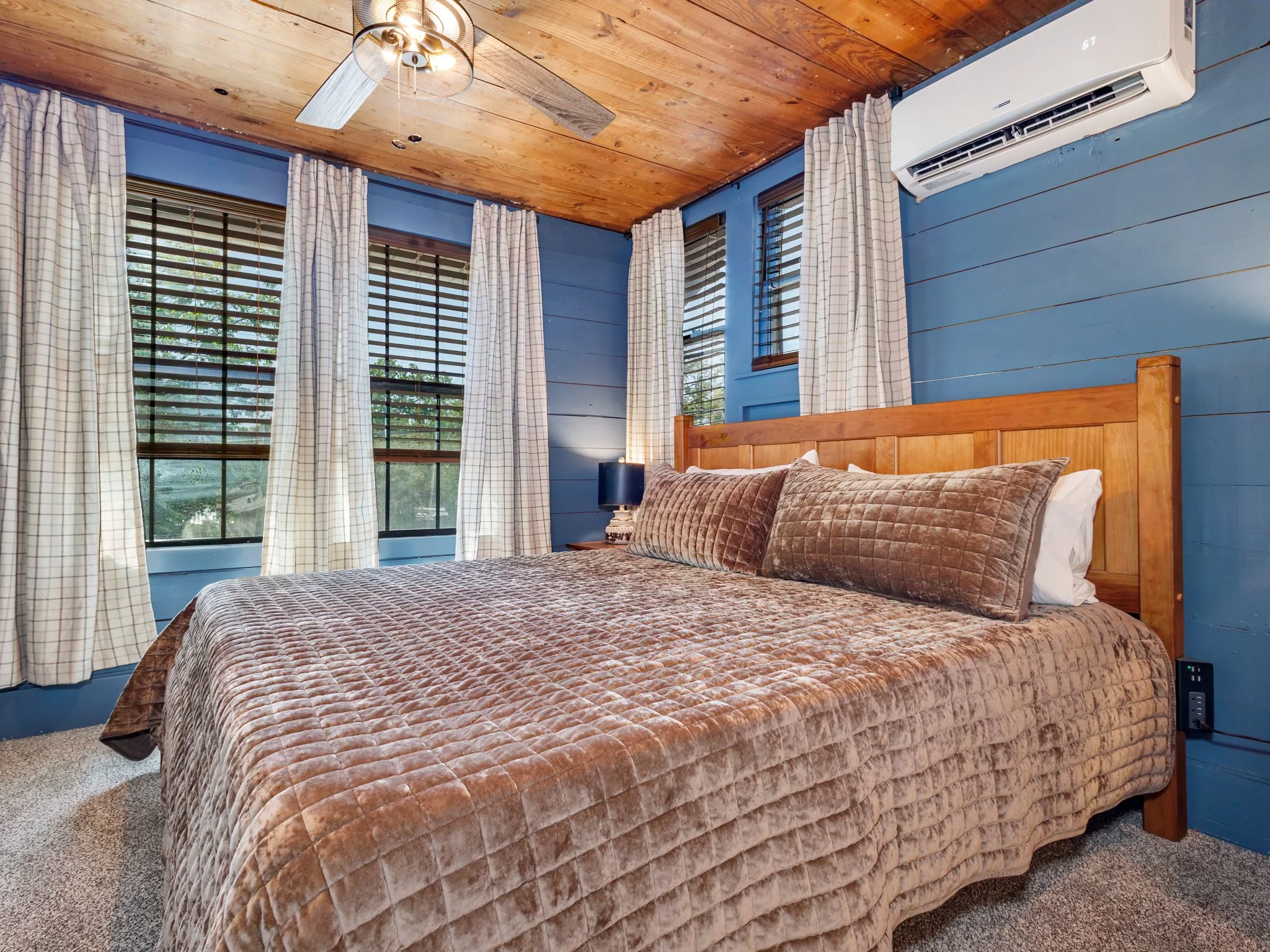 03_upstairs2048 (4 of 10).jpg