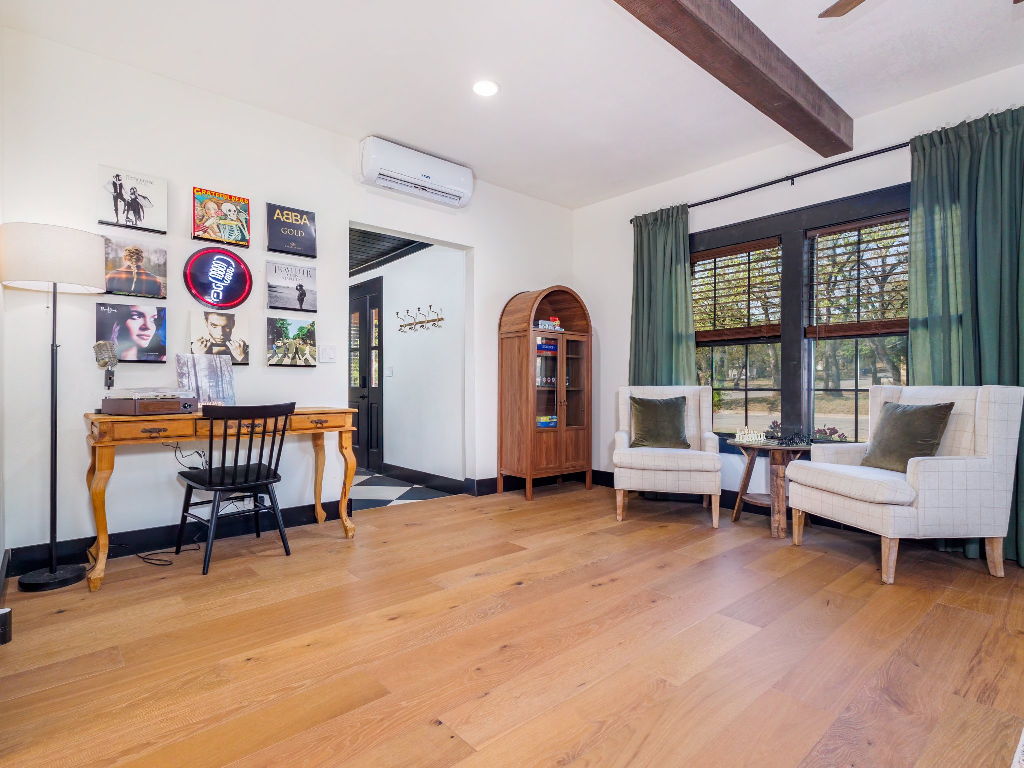 02_downstairs2048 (3 of 21).jpg