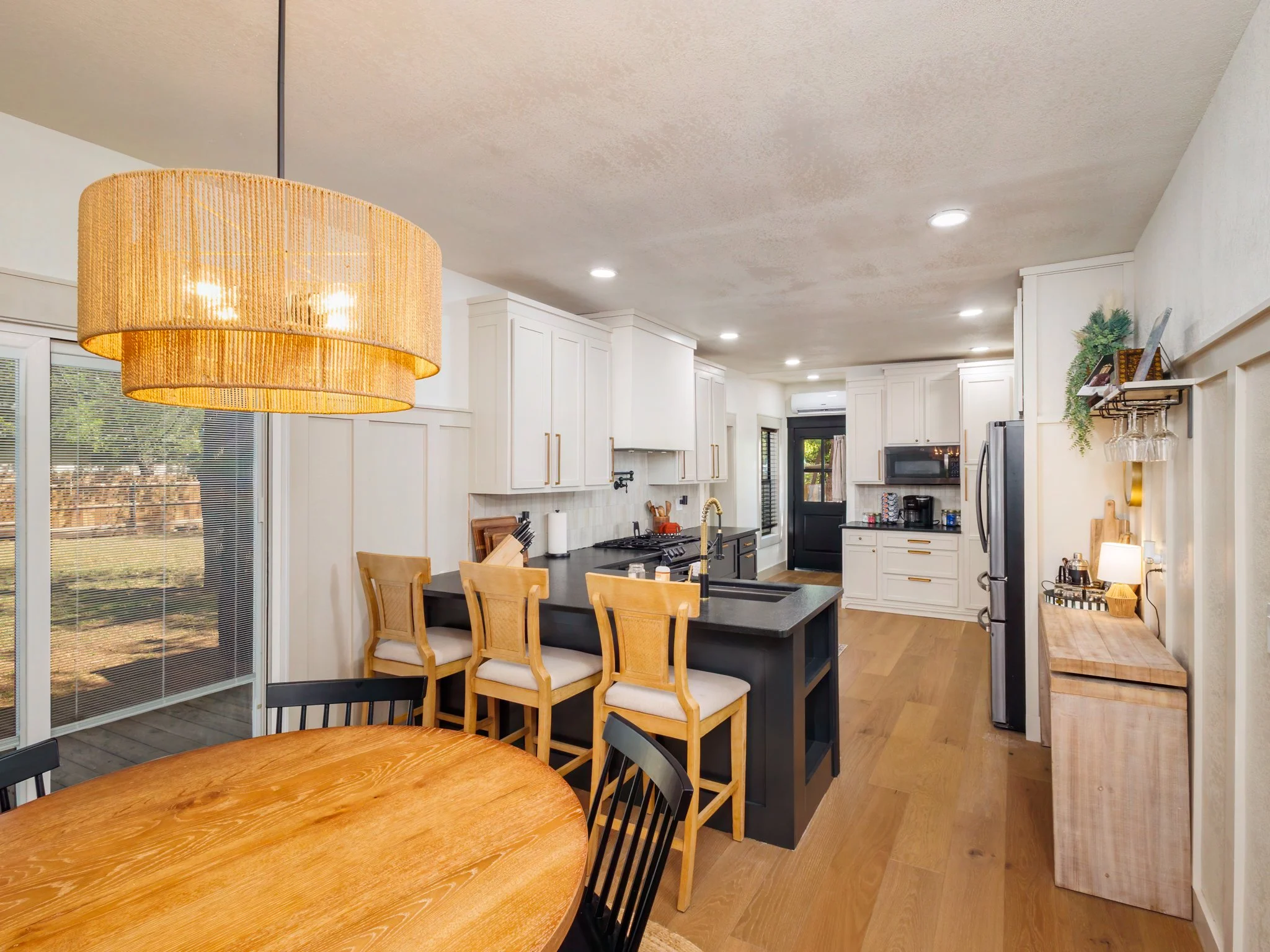 02_downstairs2048 (6 of 21).jpg